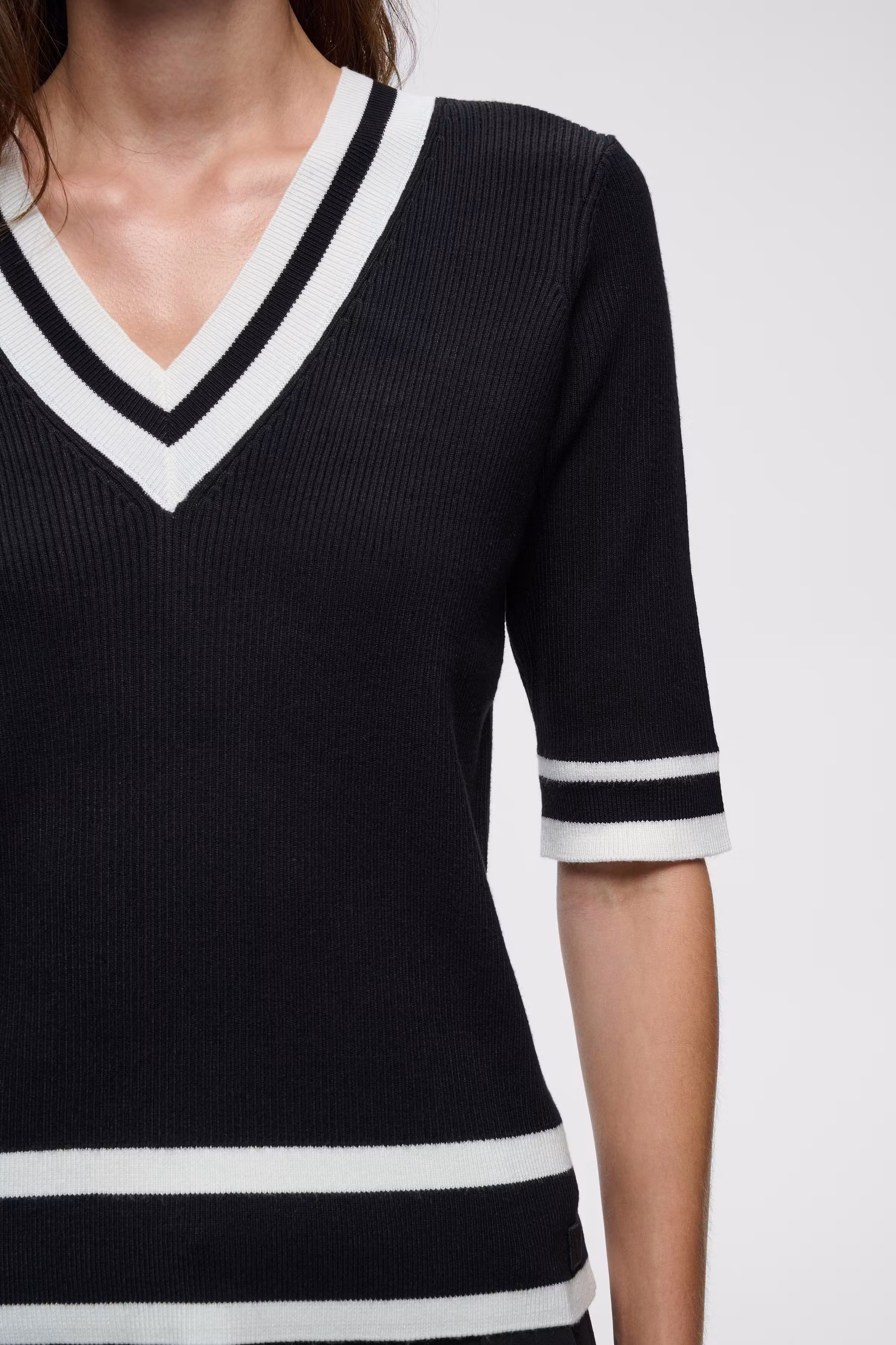 LeenahIW V-Neck Pullover LOOKBOOK DETAIL 30110675-303487