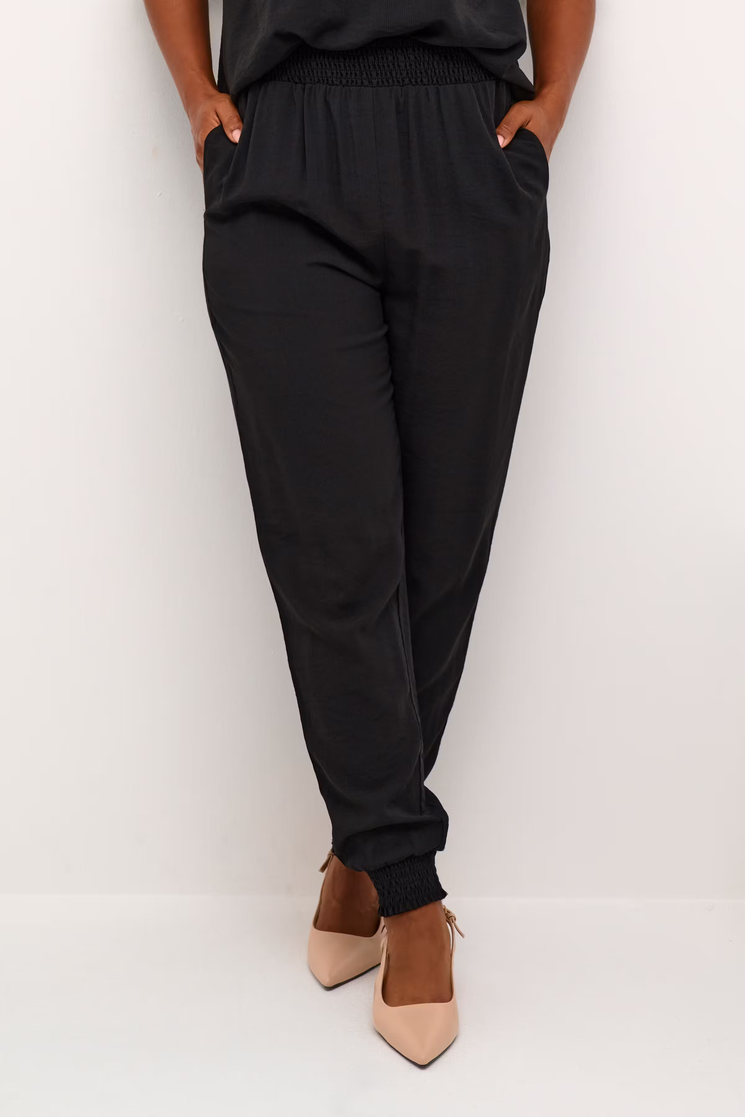 CRIrina Byxor LOOKBOOK FRONT 10612463-100120