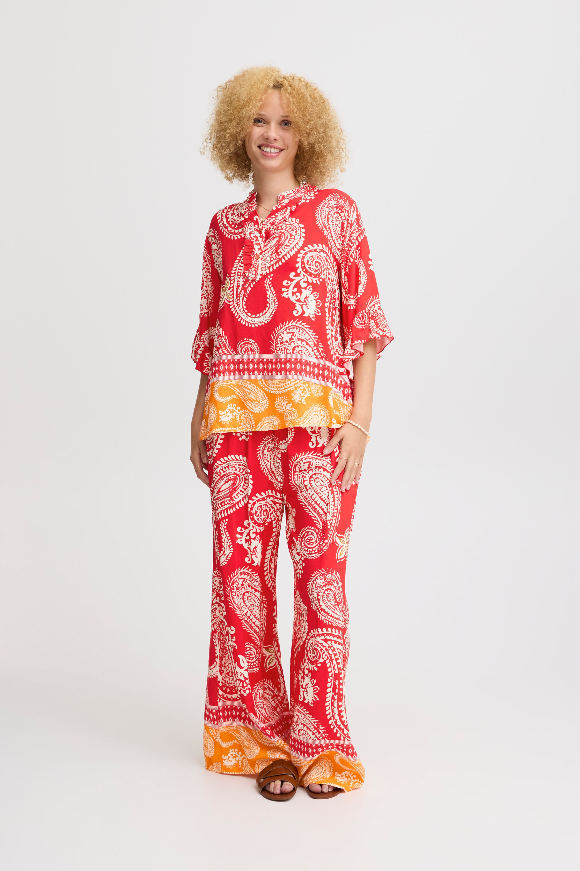 SBGALA Bluse LOOKBOOK FRONT 22100637-171663