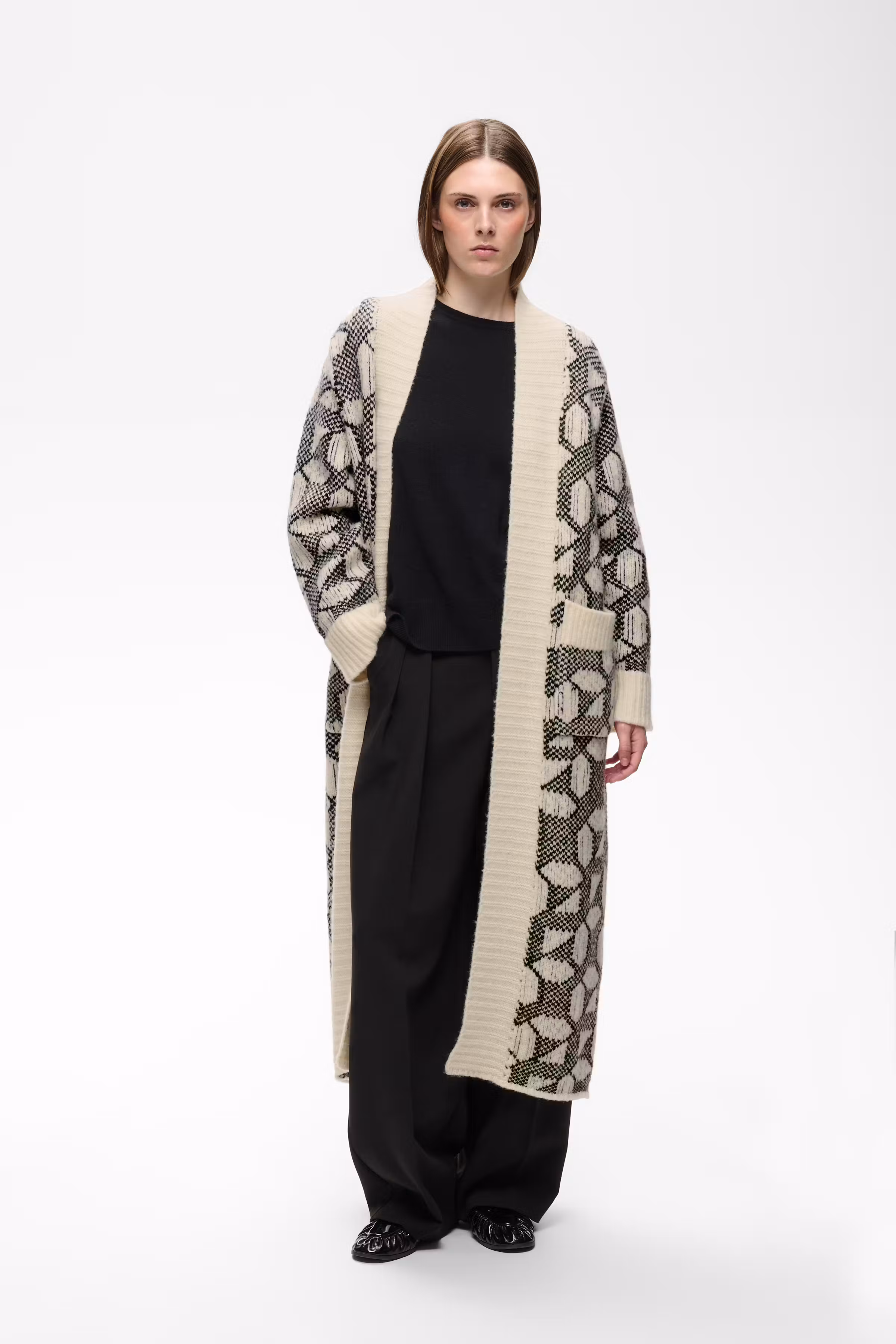 TULAIW Cardigan LOOKBOOK FRONT 30113081-900013271