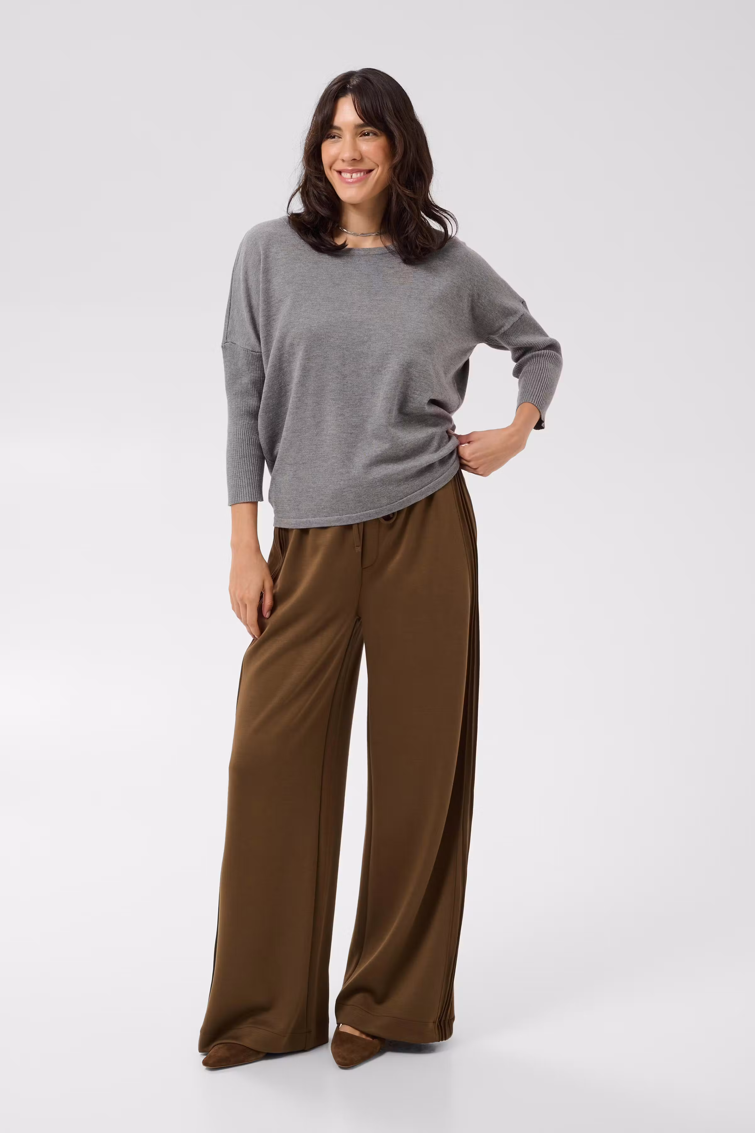 MilaSZ R-Neck Pullover
 LOOKBOOK FRONT 30500003-1739141