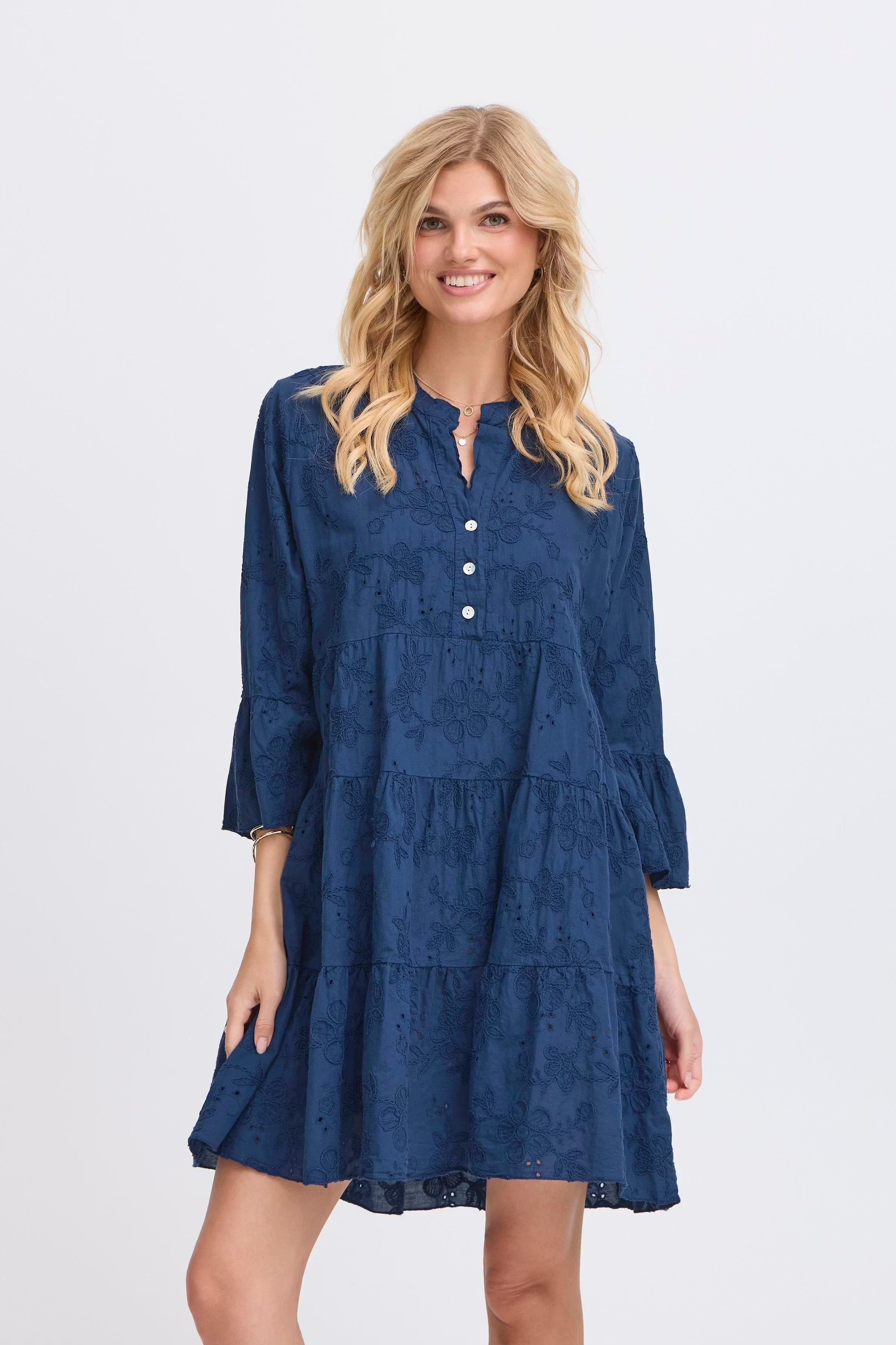 SBLUCKY Kjole LOOKBOOK FRONT 22100982-193923