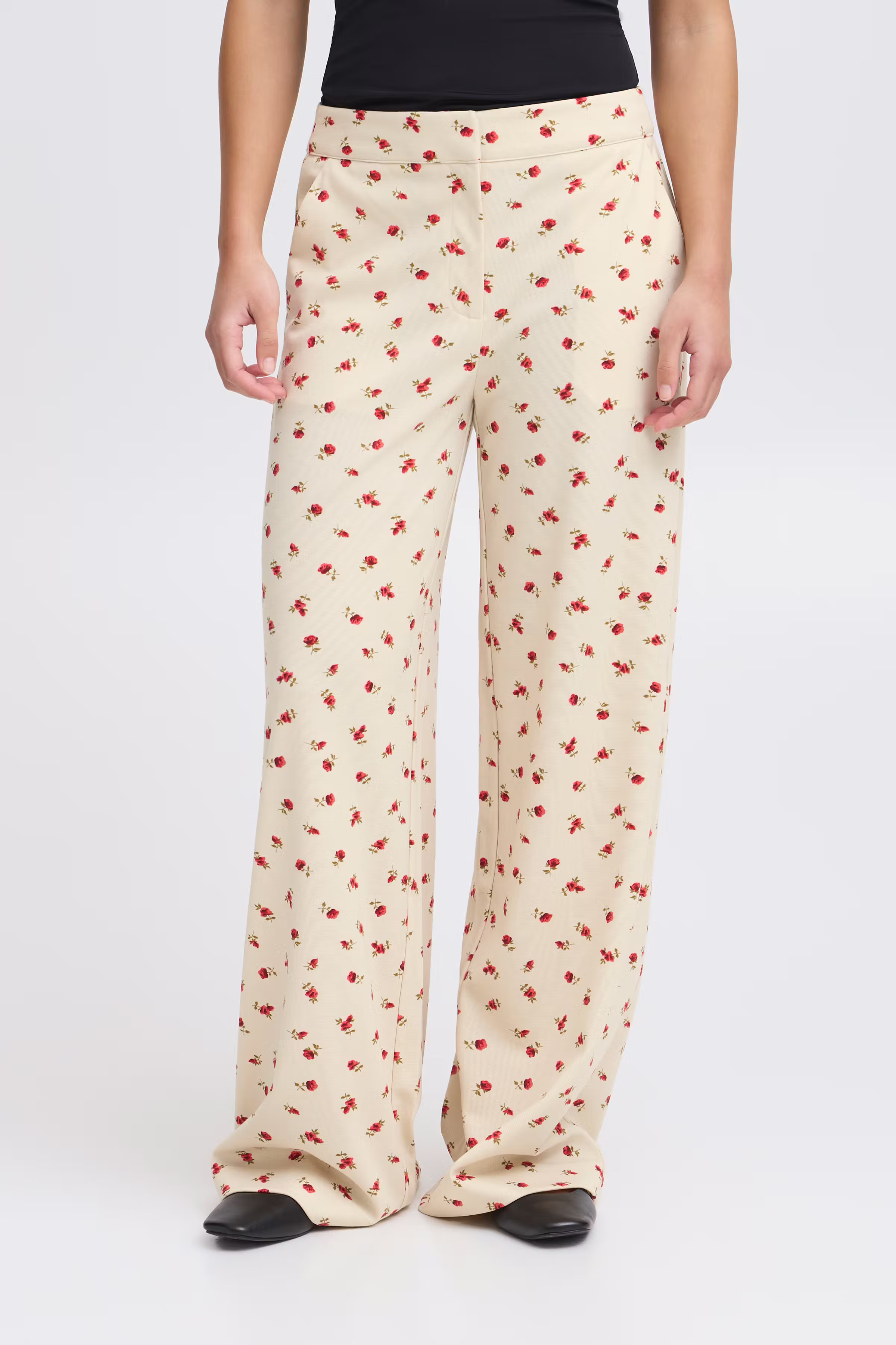 IHKATE Hose LOOKBOOK FRONT 20123021-204434