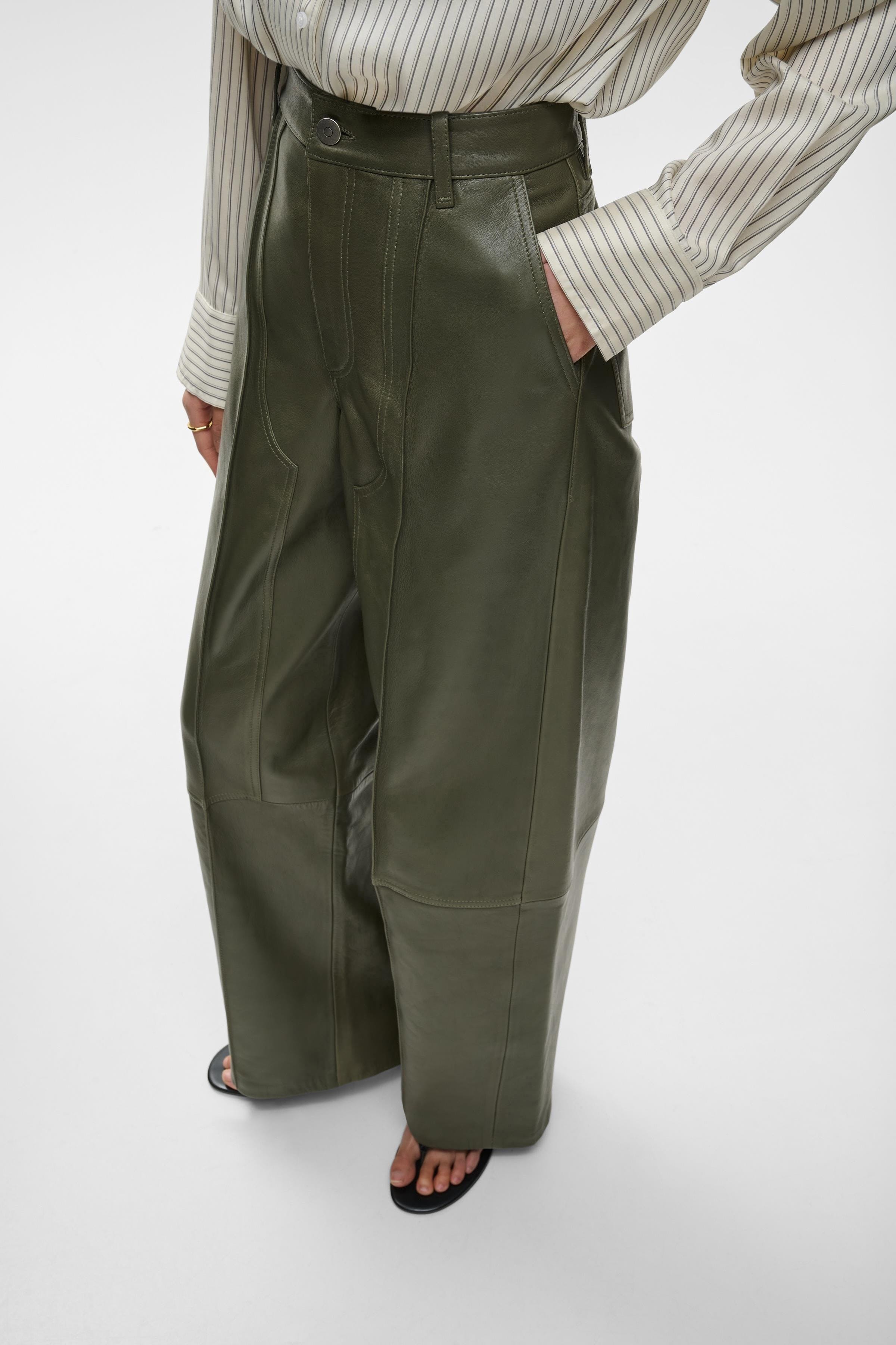 IOLESLIE Trousers LOOKBOOK FRONT 30600691-GR533