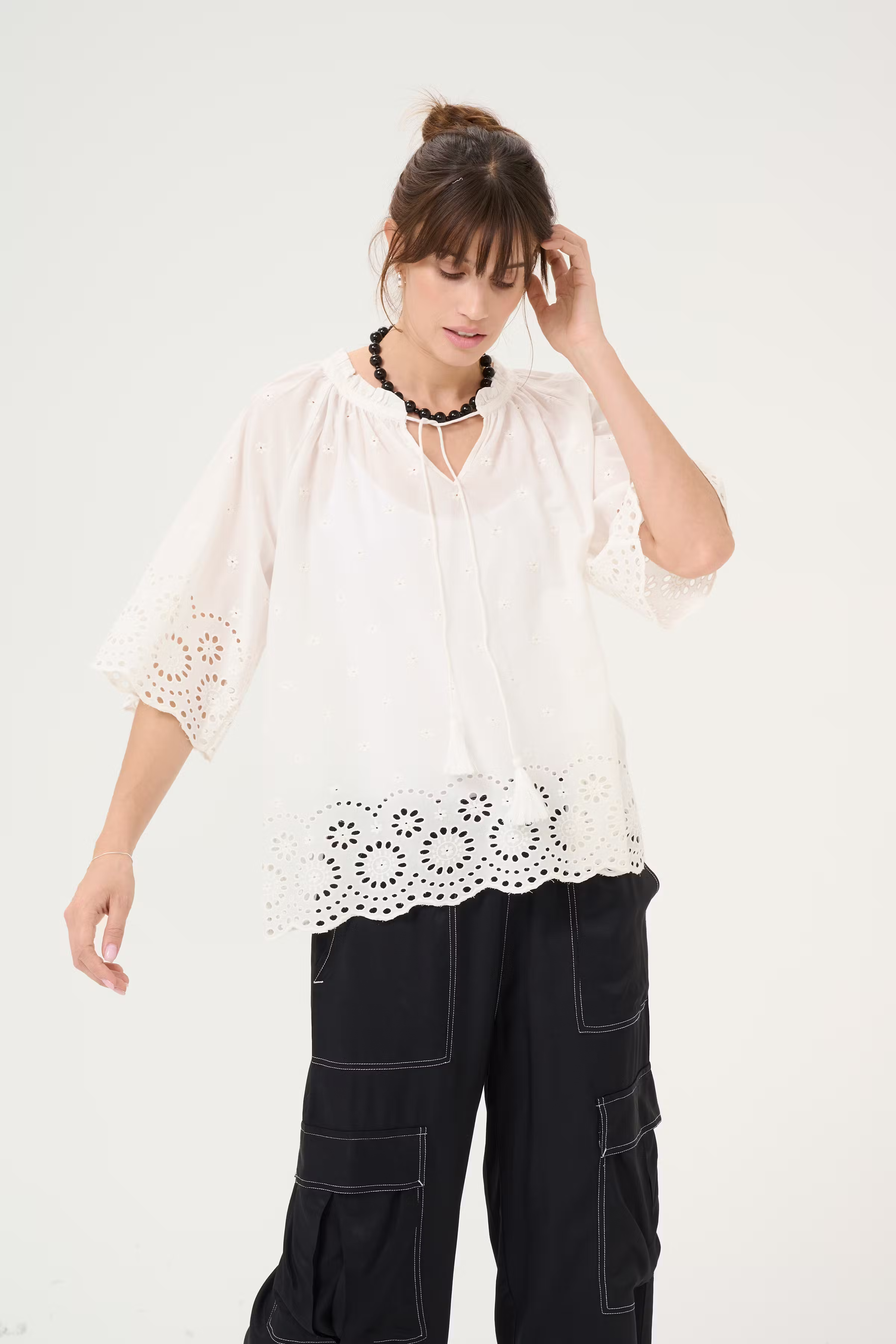 CUreya Blouse LOOKBOOK FRONT 50111668-500013