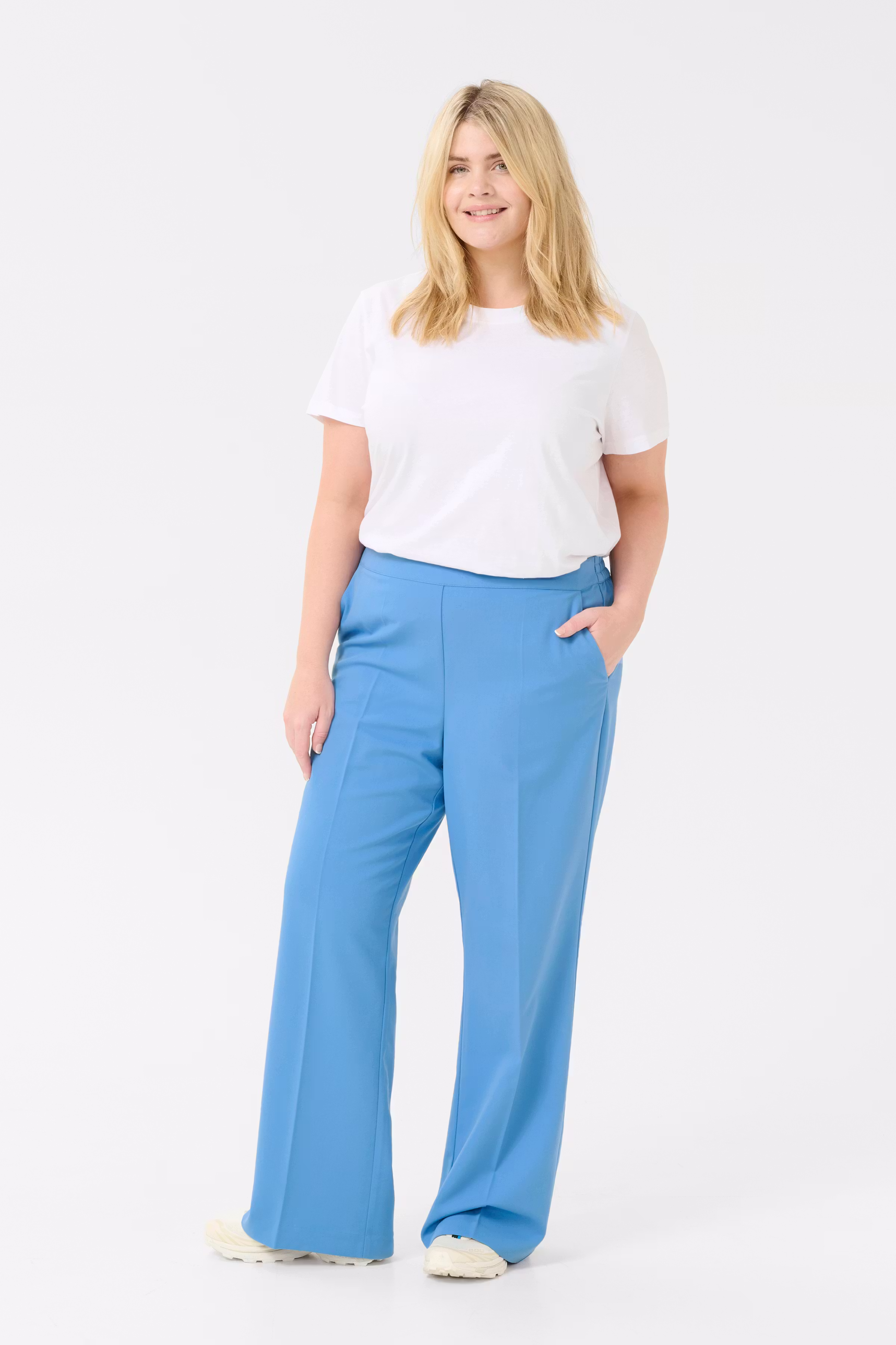 KCsakira Flared Trousers LOOKBOOK FRONT 10582588-183936