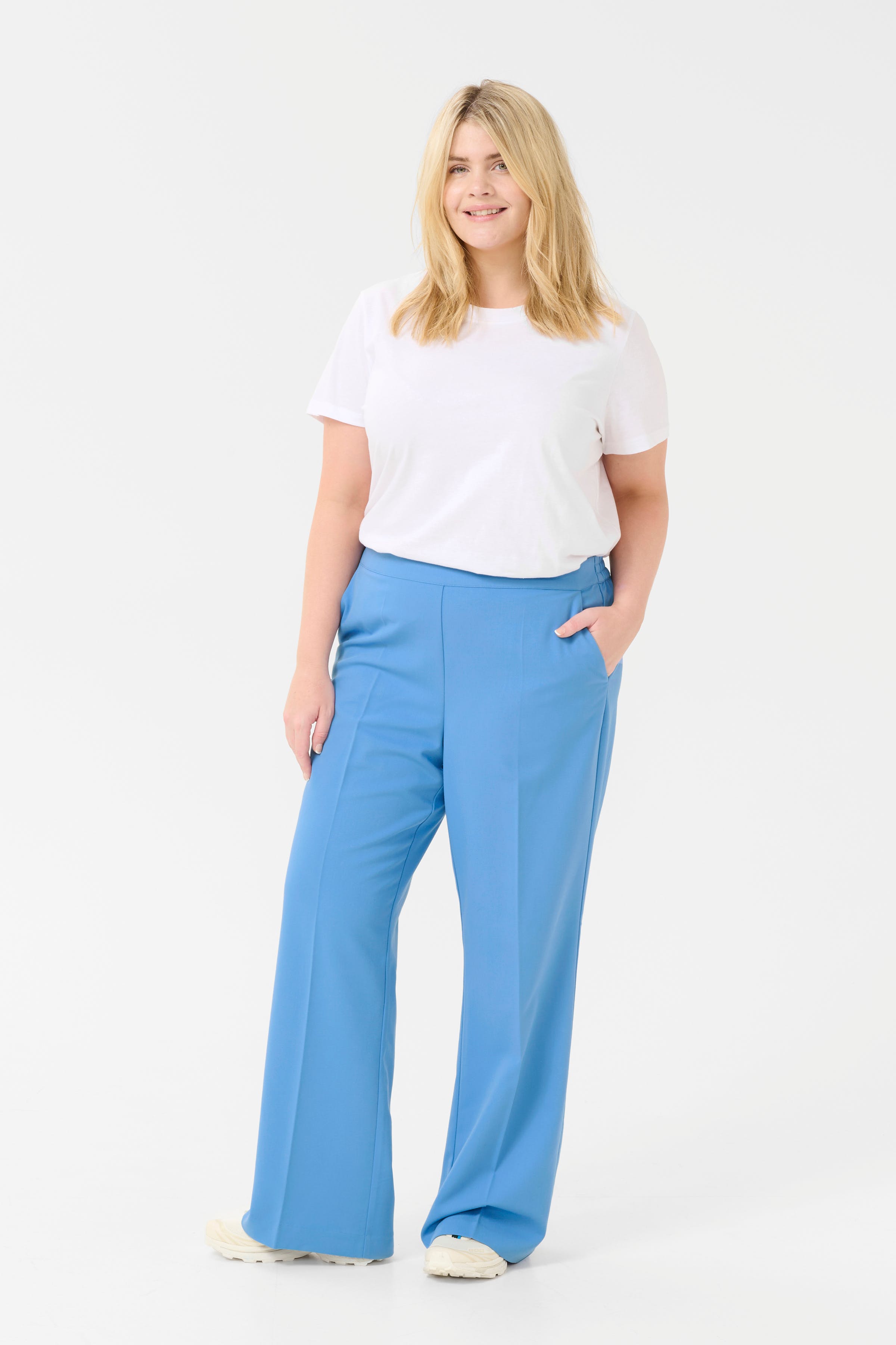 KCsakira Flared Trousers LOOKBOOK FRONT 10582588-183936