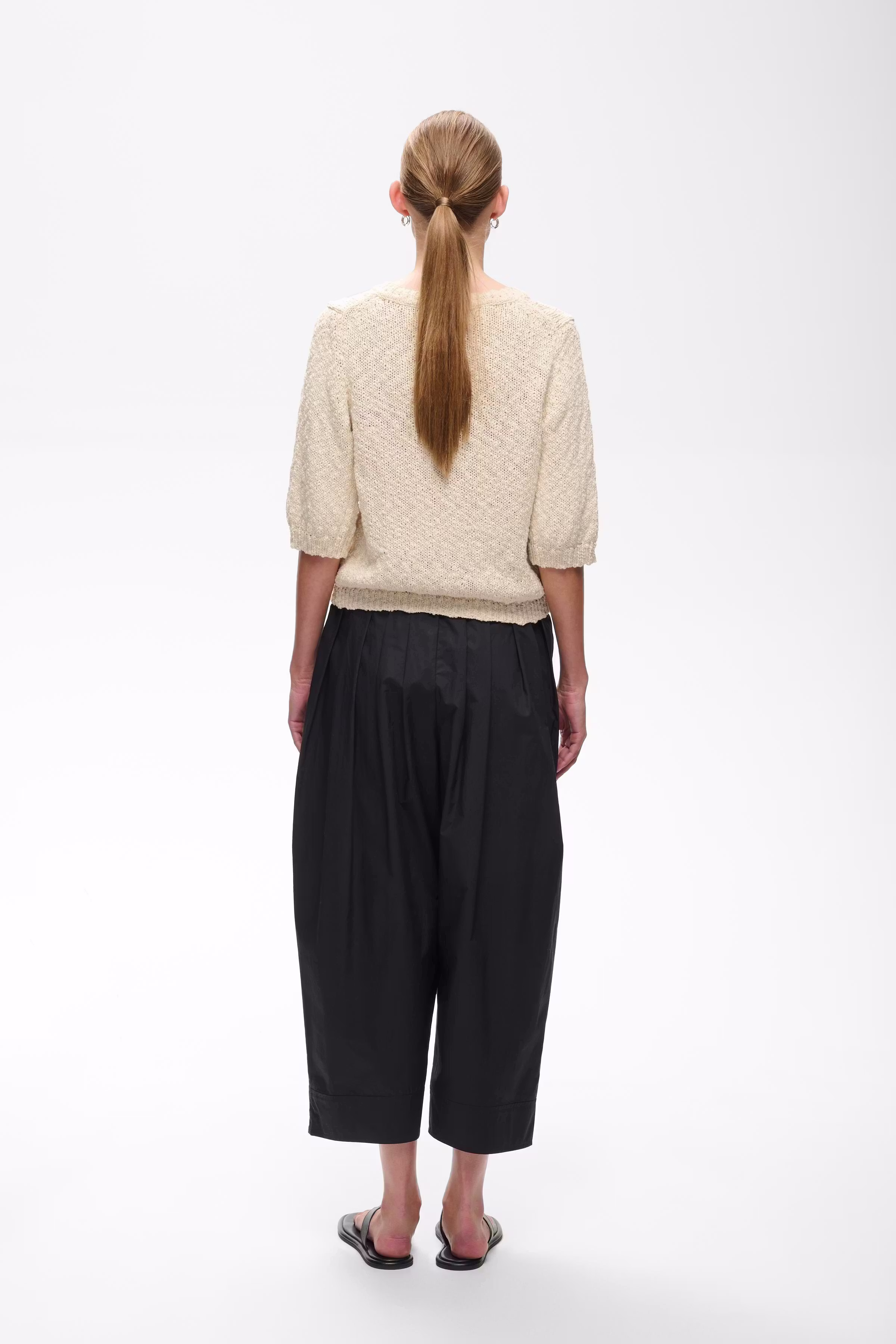 DAFNEIW Cardigan LOOKBOOK BACK 30112673-120601