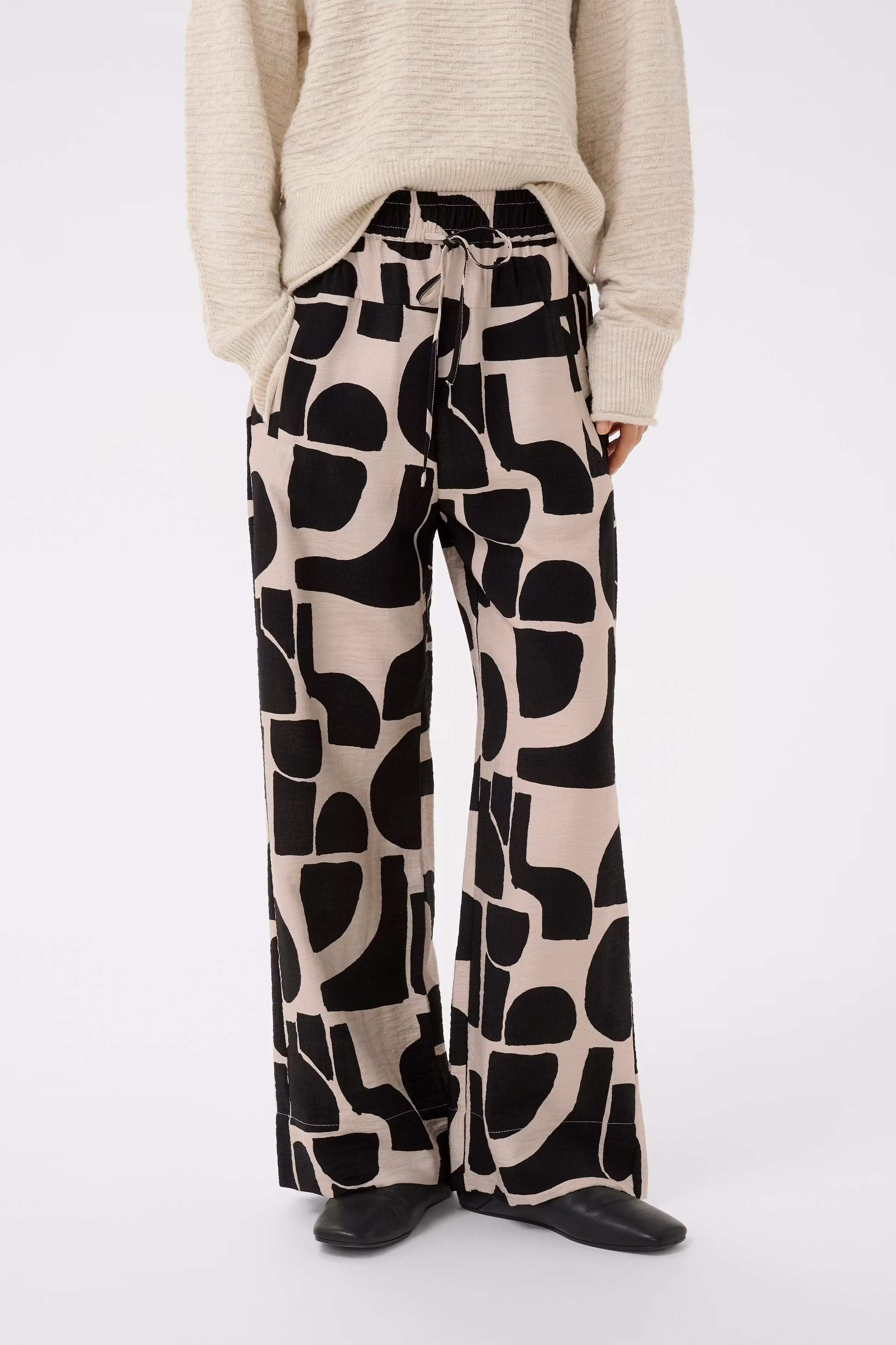 LYNNIW Trousers LOOKBOOK FRONT 30112764-900008093