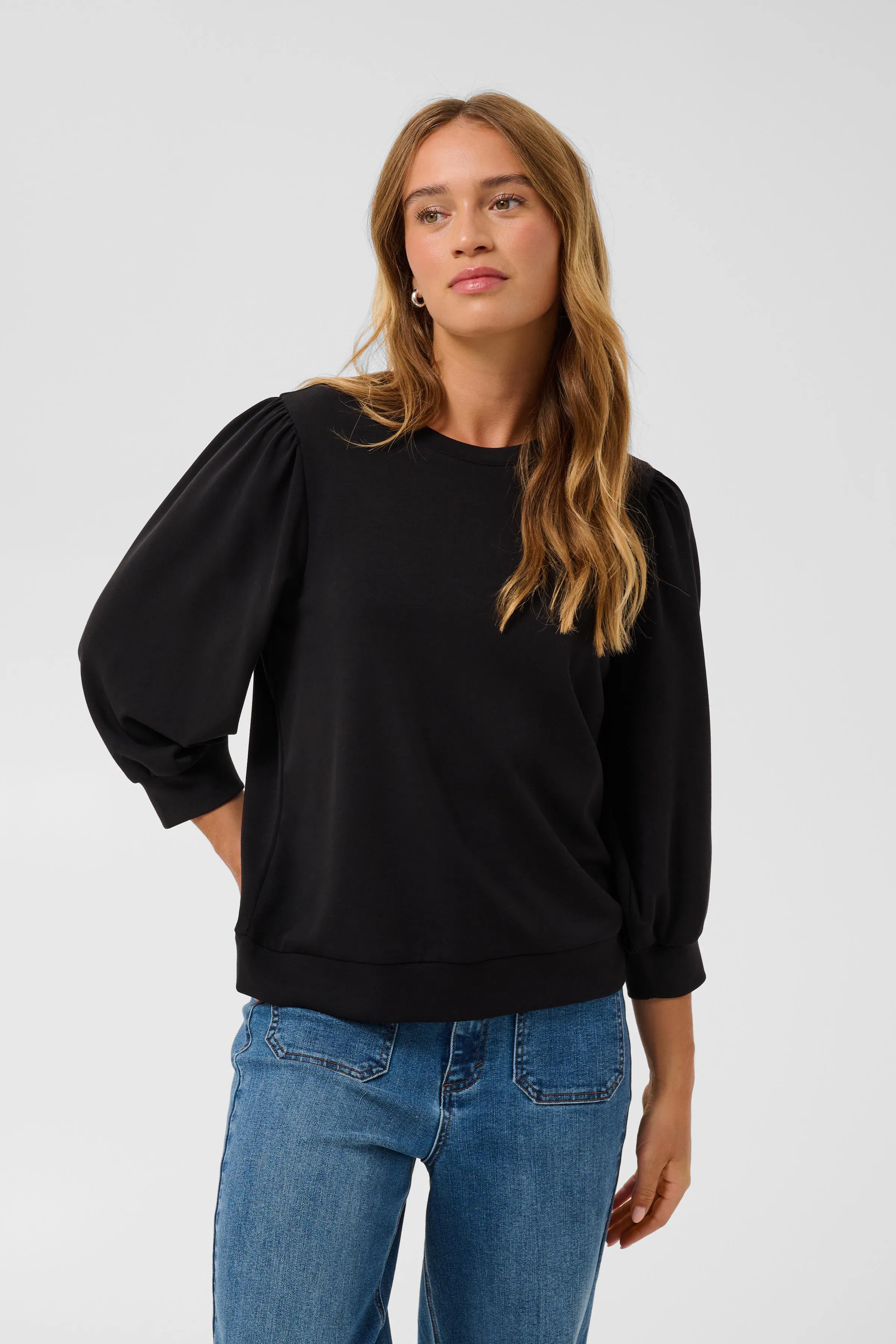 KAannie Sweatshirt LOOKBOOK FRONT 10511348-100121