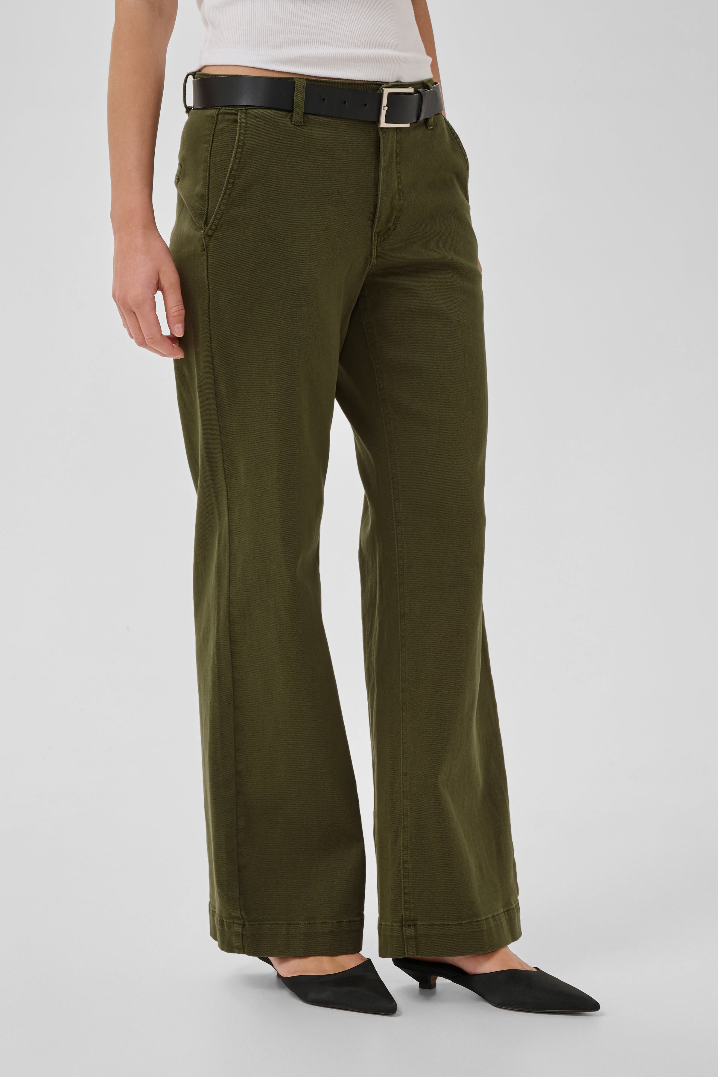 LaraMW Trousers LOOKBOOK FRONT 10705225-190515