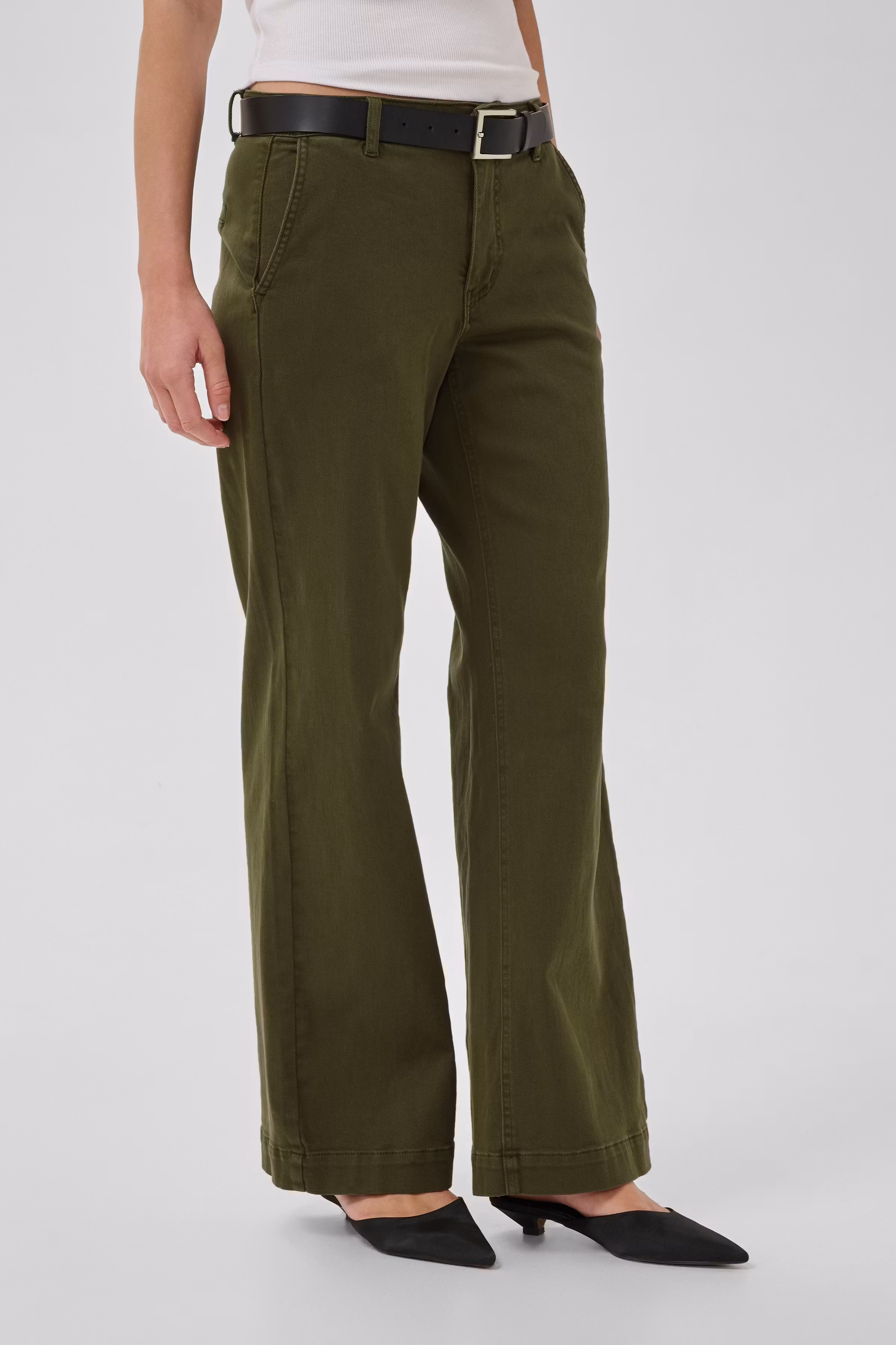 LaraMW Trousers LOOKBOOK FRONT 10705225-190515