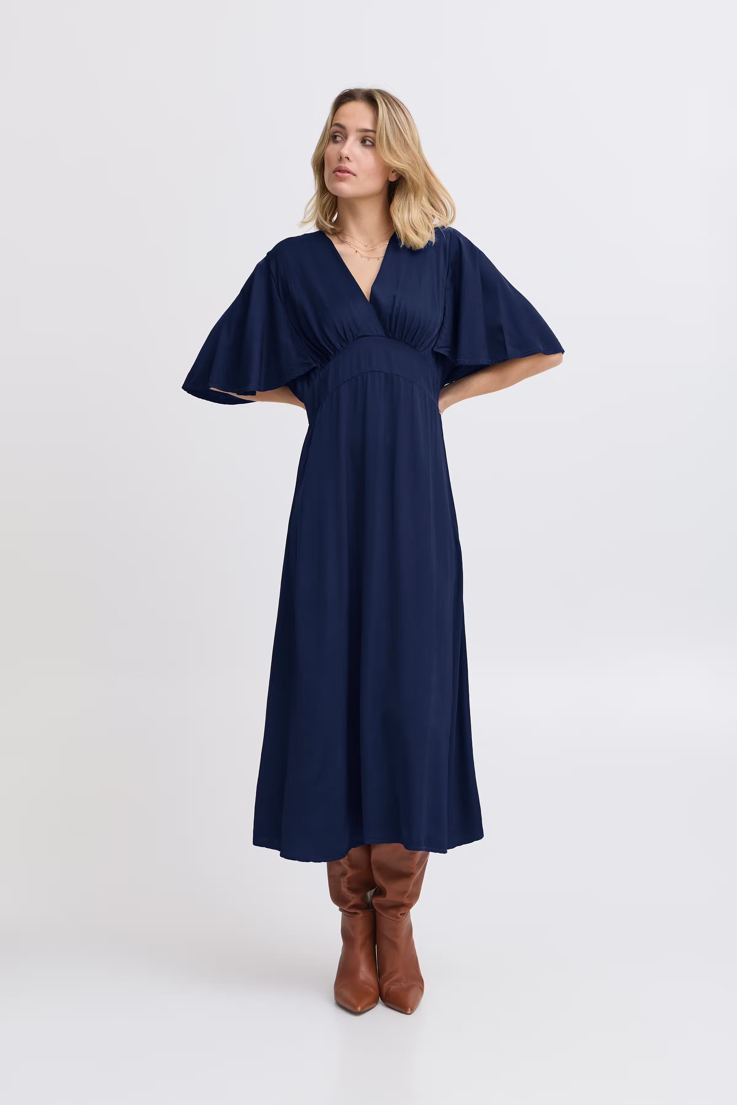 SBLANA Kjole LOOKBOOK FRONT 22100917-193923