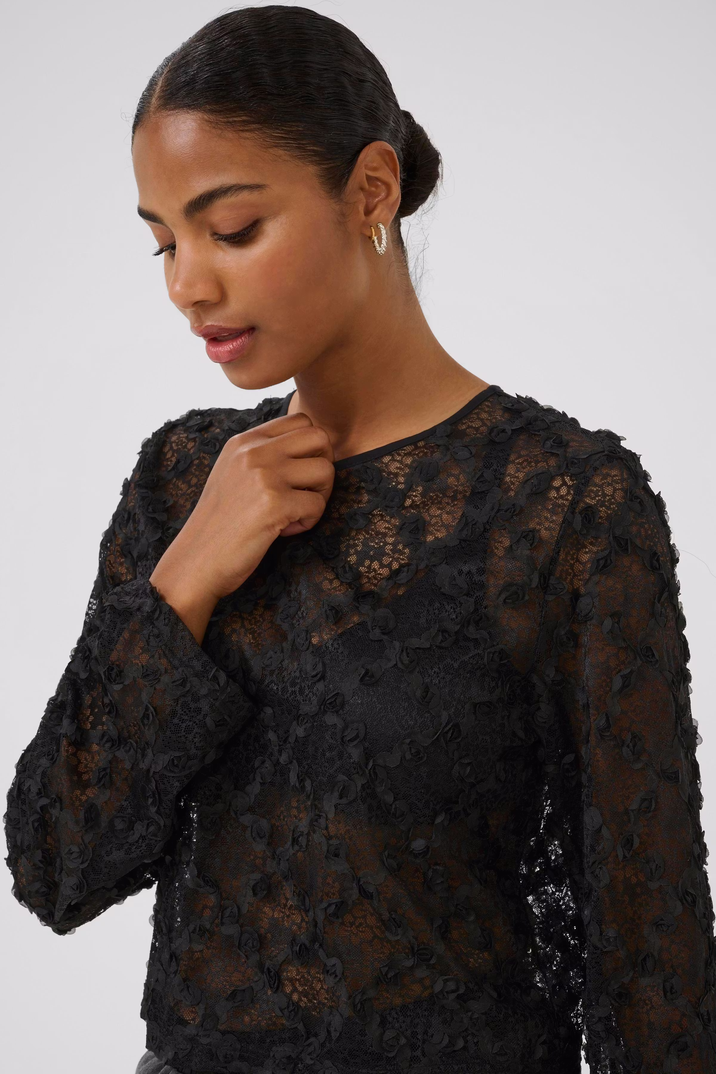 KArosie Blouse LOOKBOOK DETAIL 10510670-100121