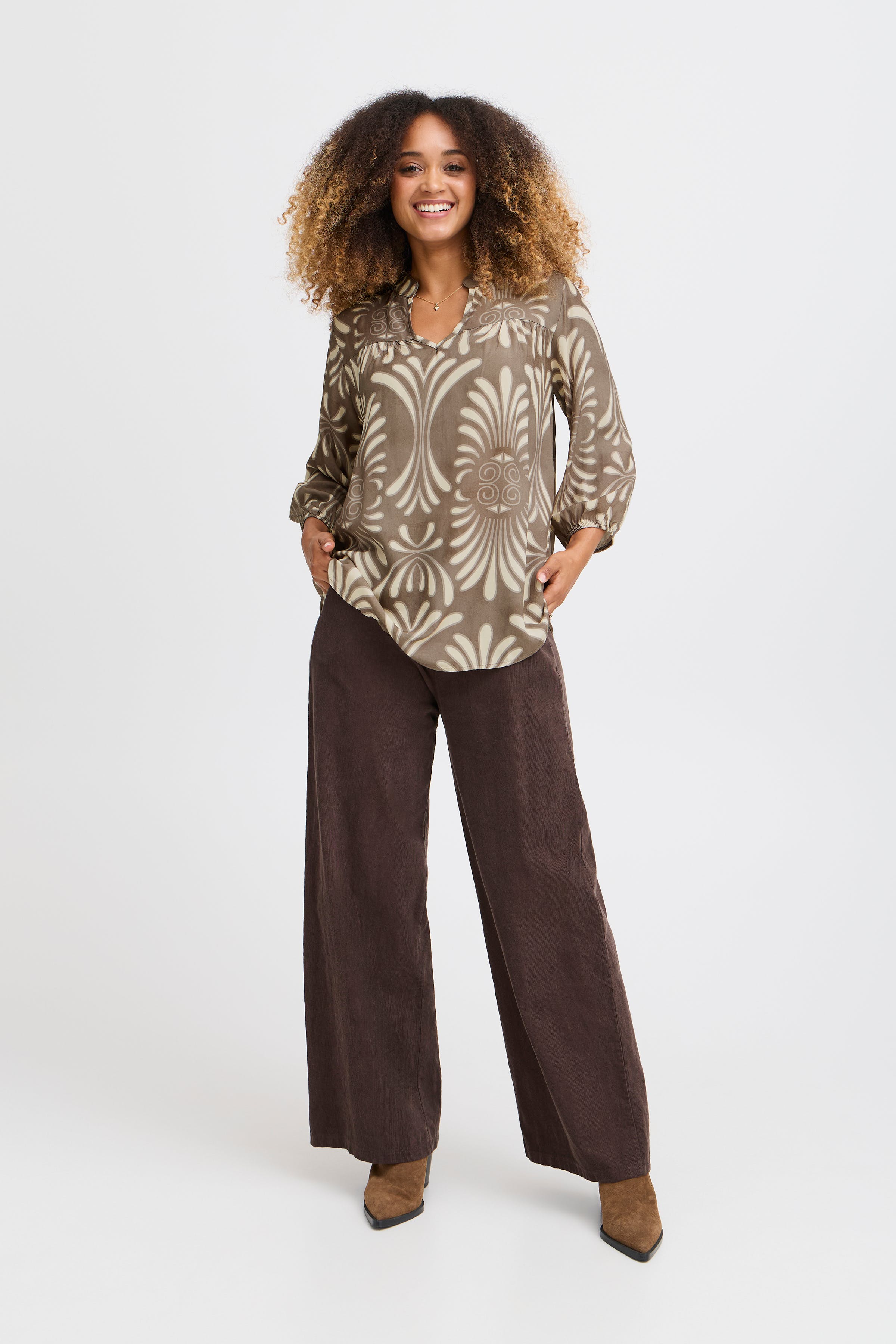 SBROYALE Bluse LOOKBOOK FRONT 22100732-170909