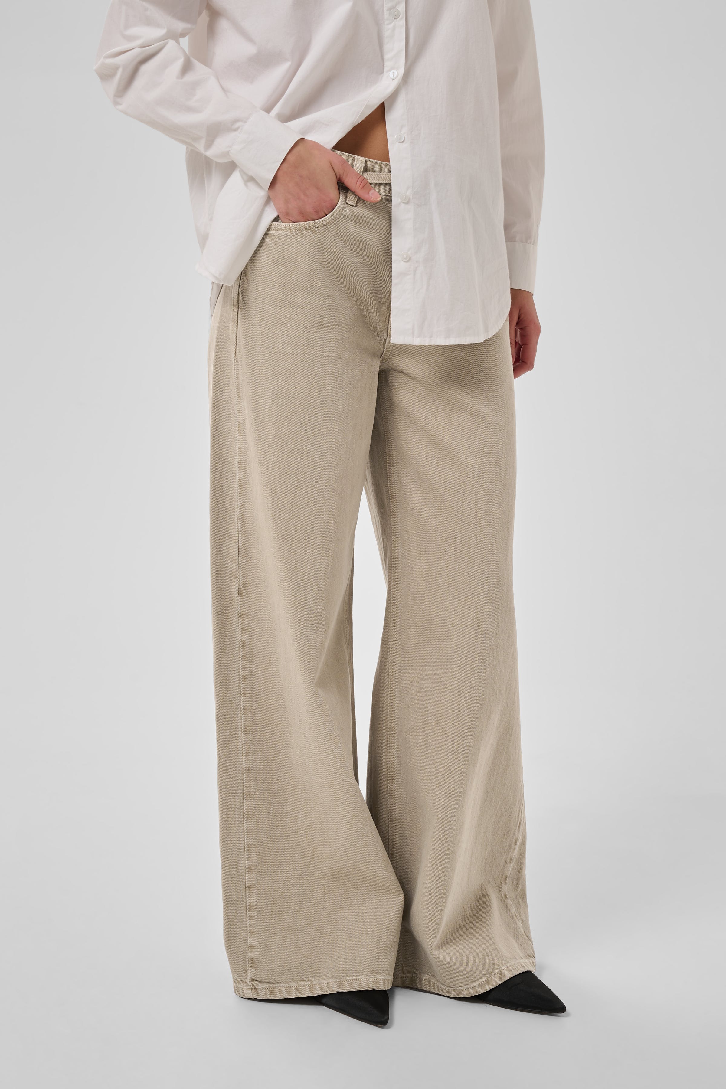 MWKaro Jeans LOOKBOOK FRONT 10705846-105457