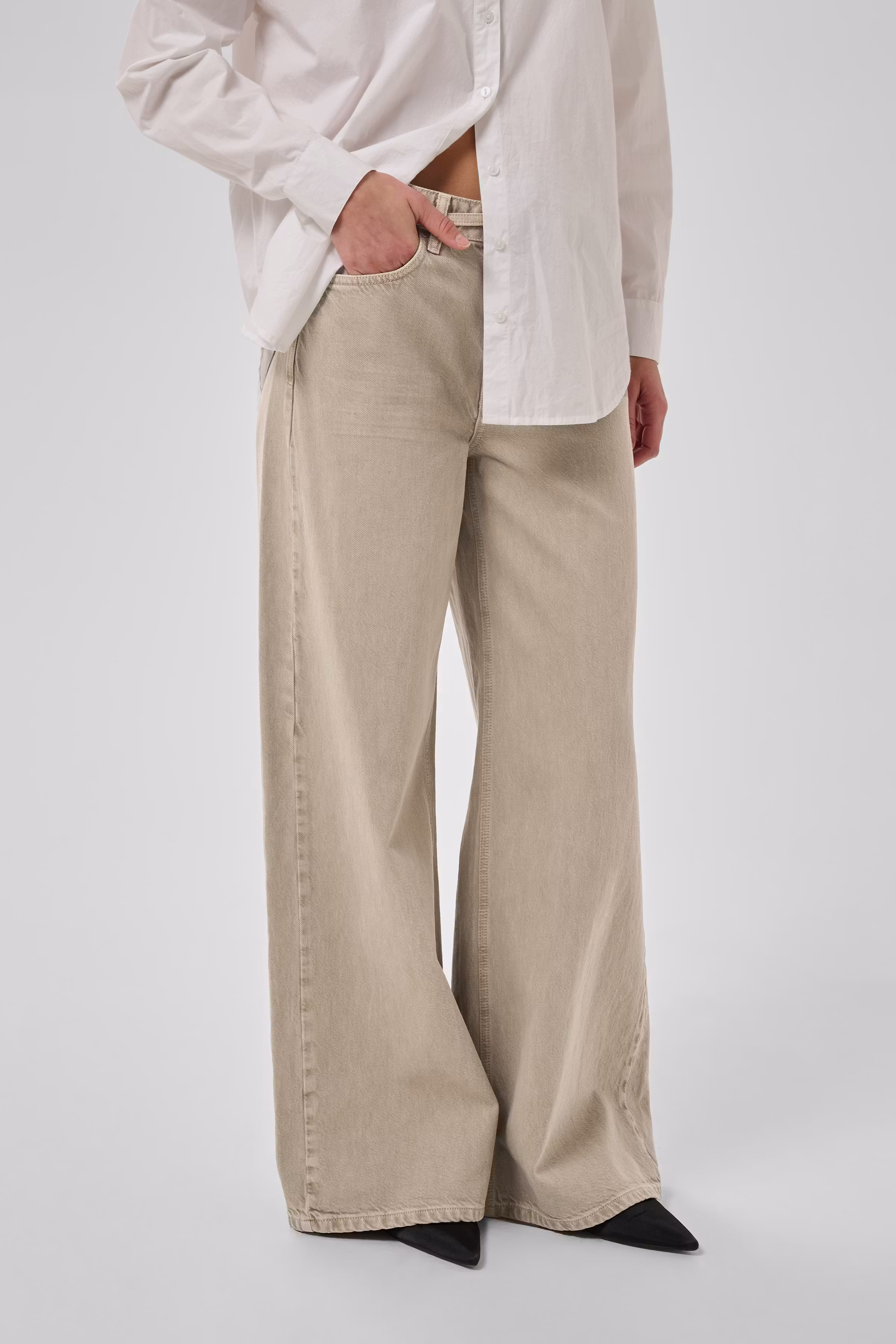 MWKaro Jeans LOOKBOOK FRONT 10705846-105457