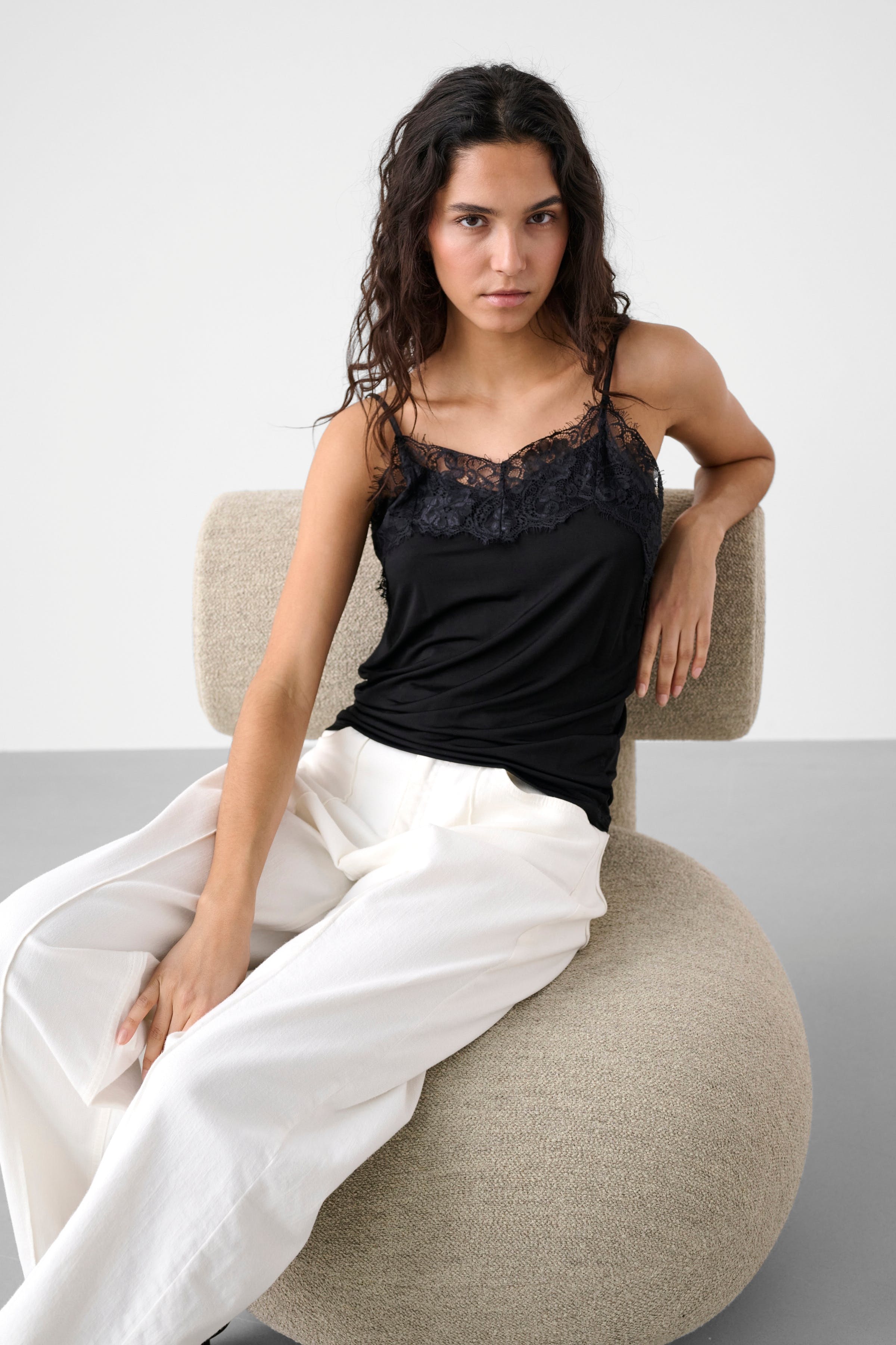 SLClara top LOOKBOOK FRONT 30403547-40050