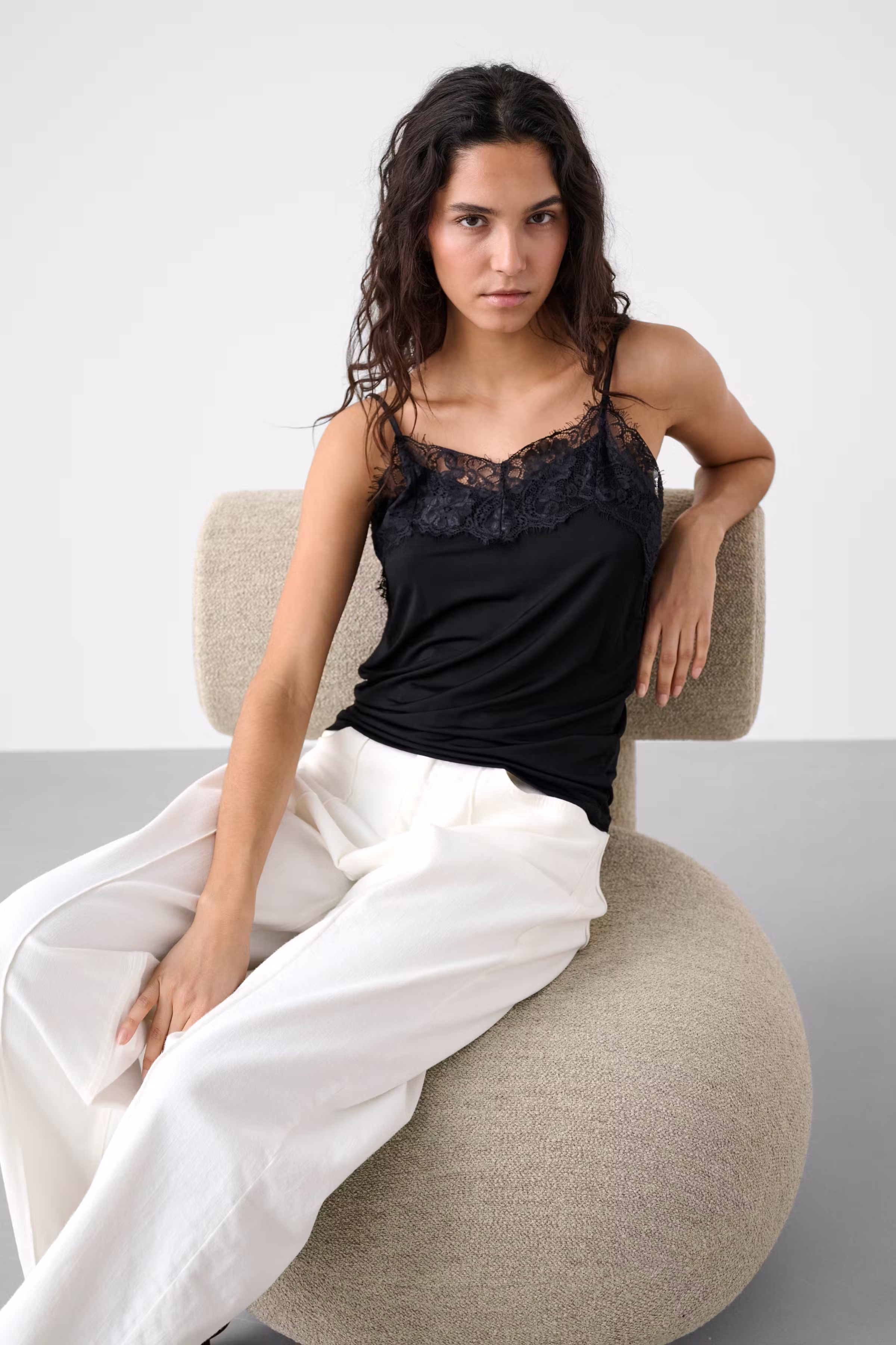 SLClara Top LOOKBOOK FRONT 30403547-40050