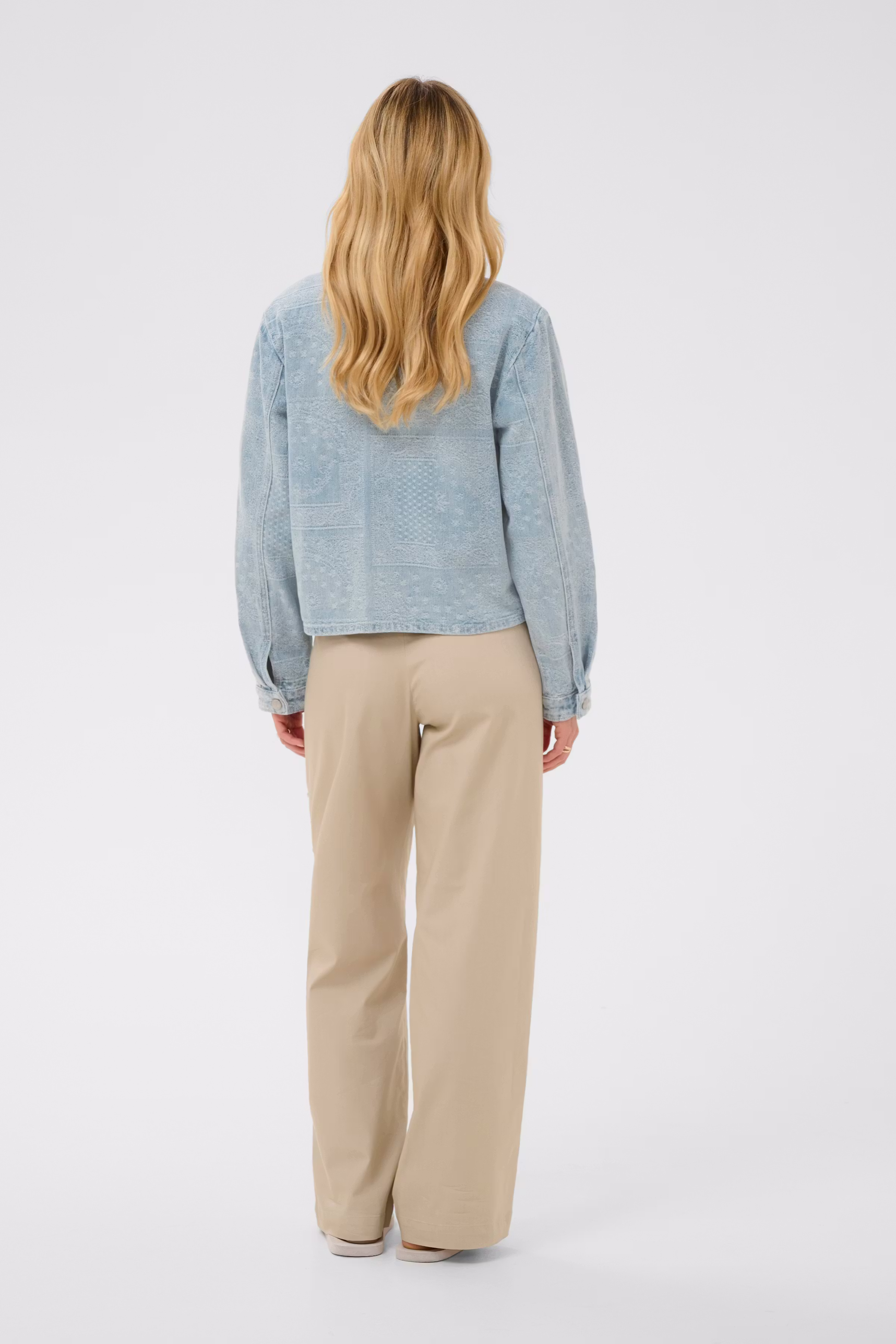 CRLucy Outerwear LOOKBOOK BACK 10615035-109344