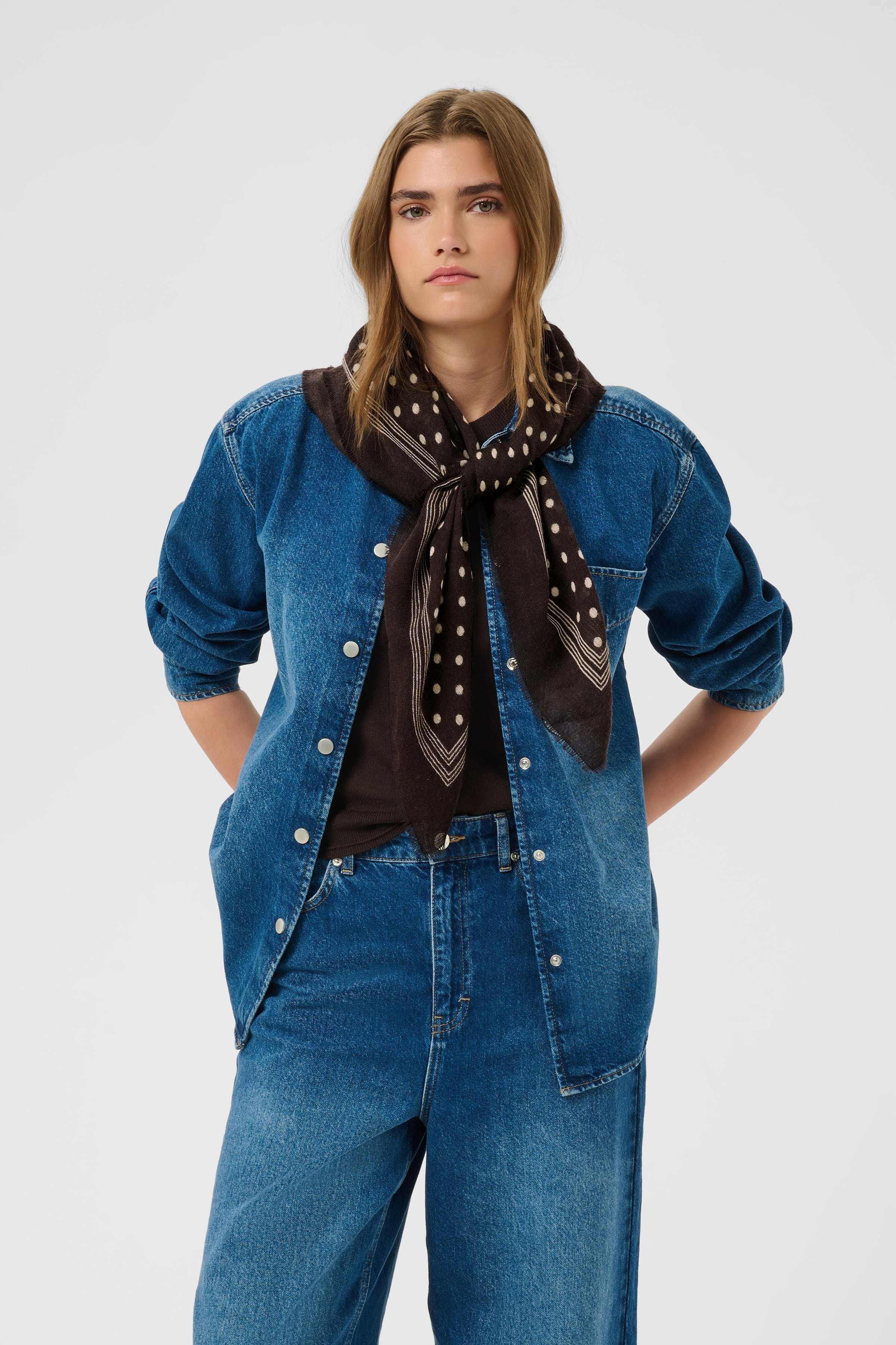 CelestaPW Sjaal LOOKBOOK FRONT 30310875-305311