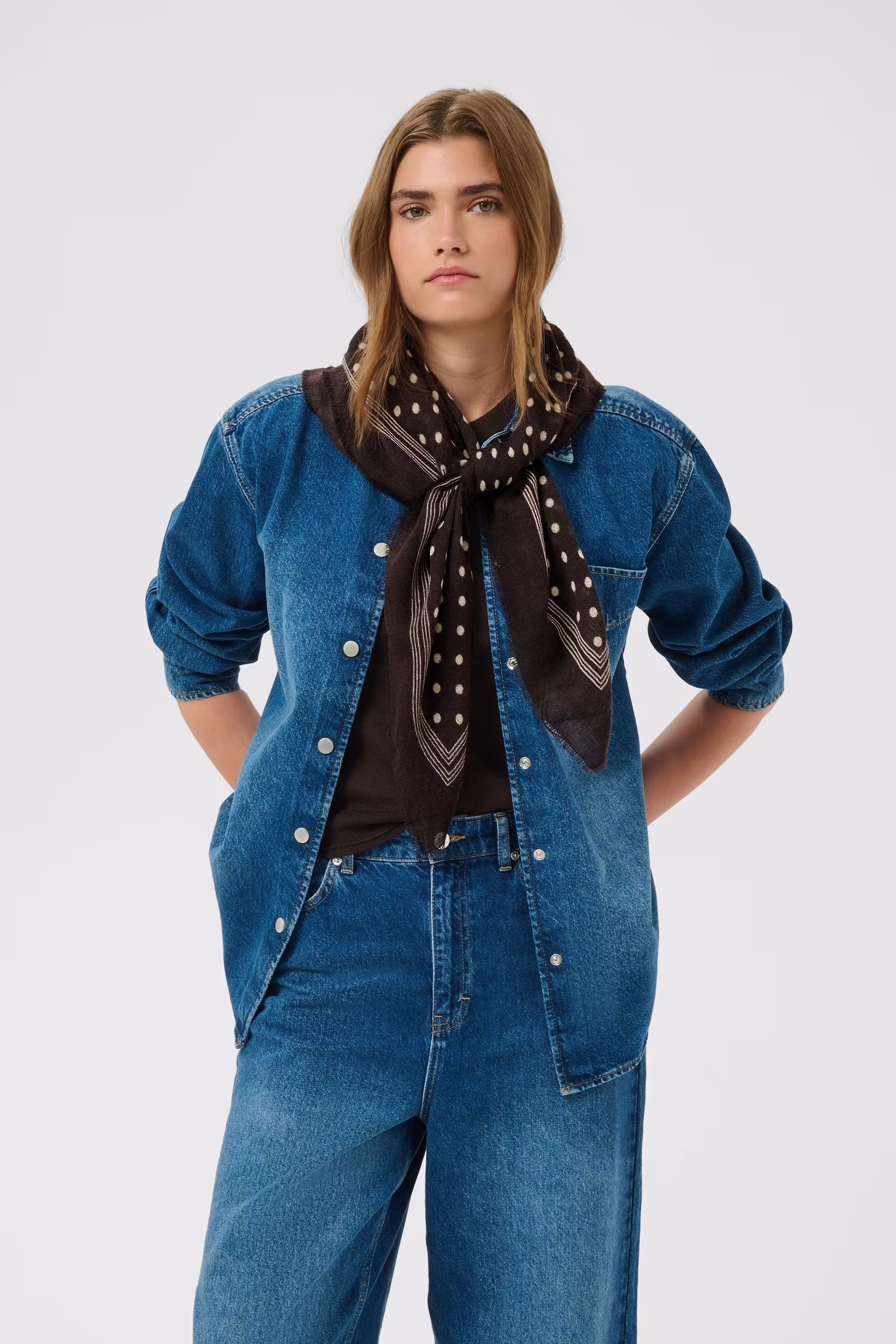 CelestaPW Sjaal LOOKBOOK FRONT 30310875-305311