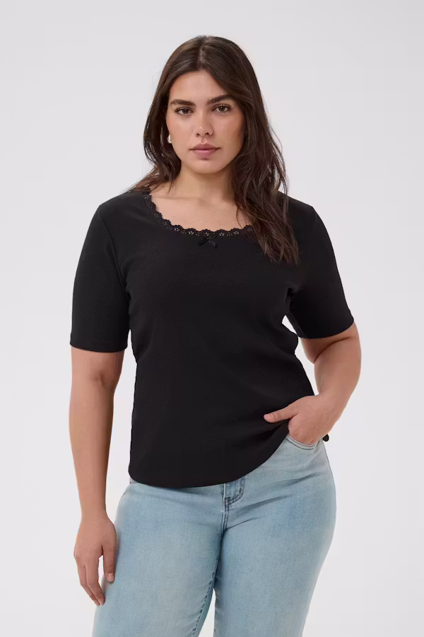 KCbritt T-shirt LOOKBOOK FRONT 10582305-100121