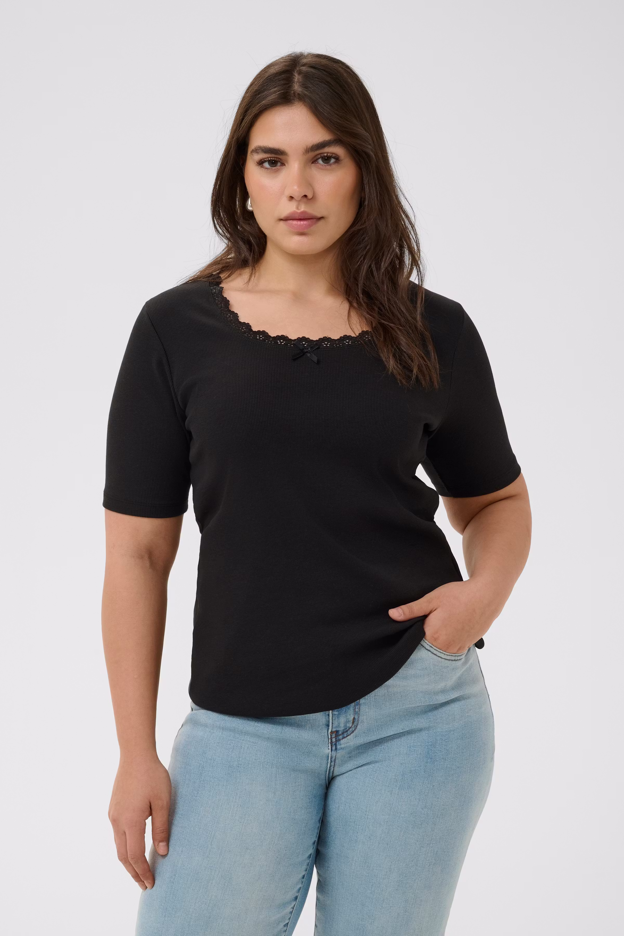 KCbritt T-shirt LOOKBOOK FRONT 10582305-100121