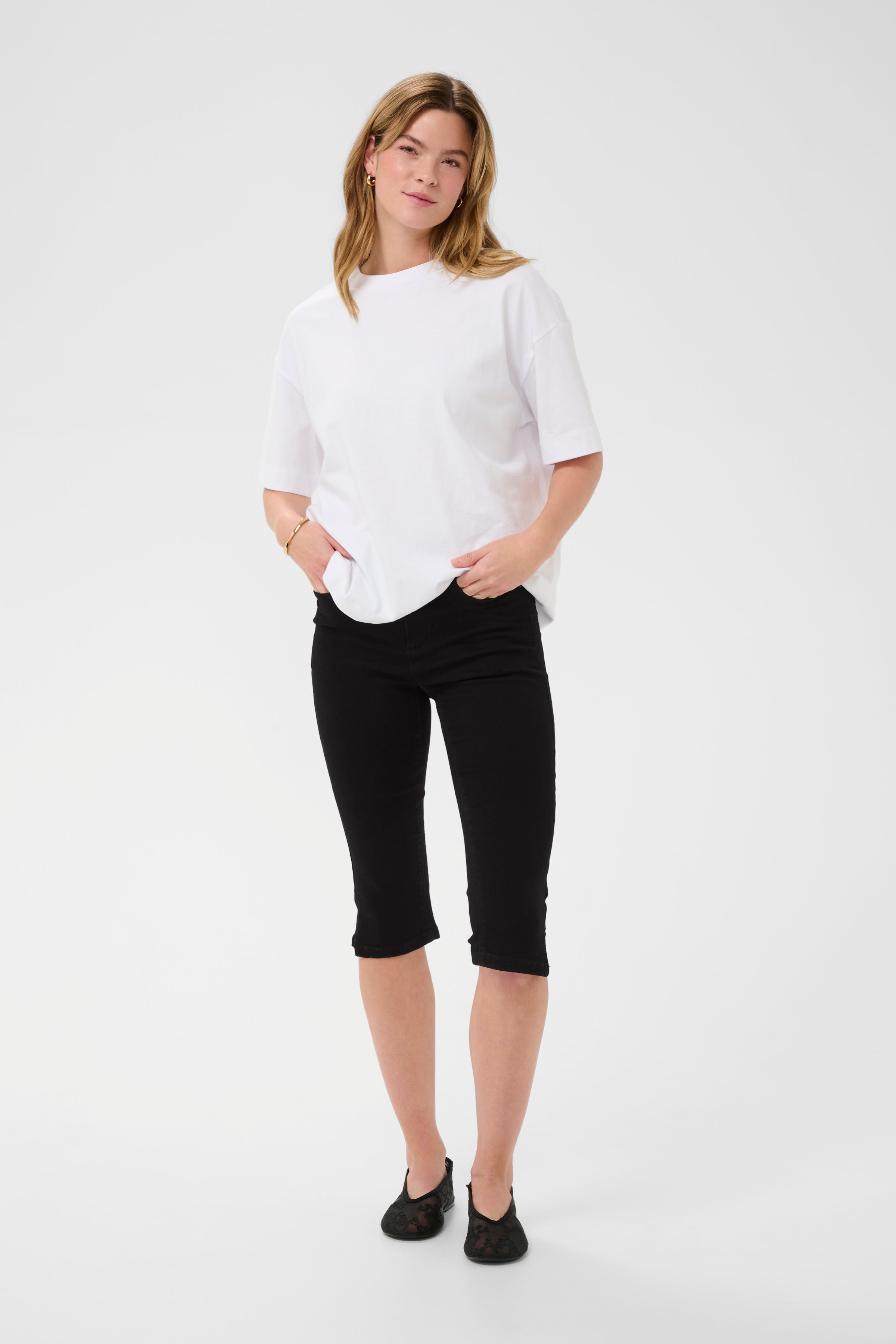 KAzelina Capri pants LOOKBOOK FRONT 10506525-100121