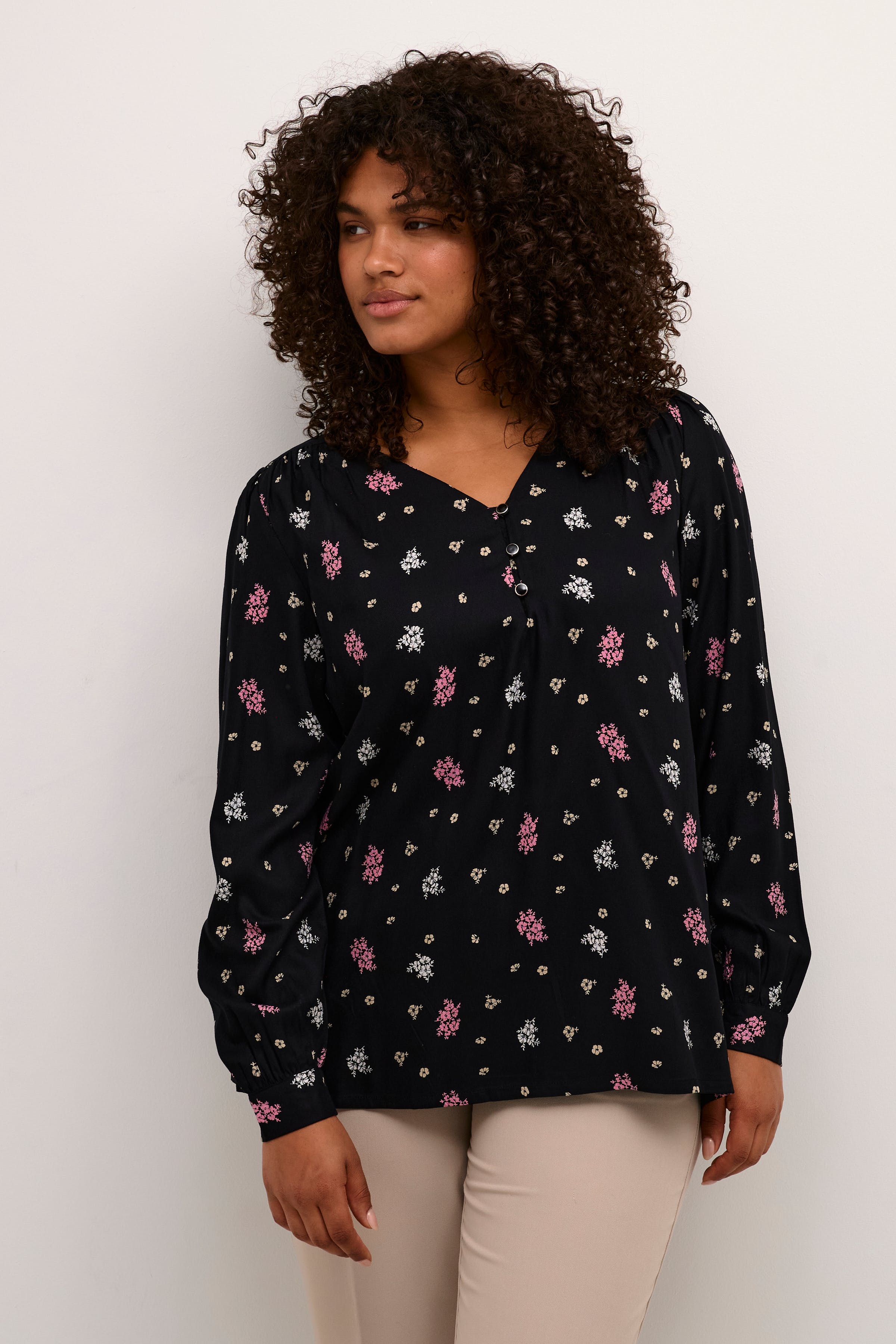 KCdalia Blouse LOOKBOOK FRONT 10581976-105282