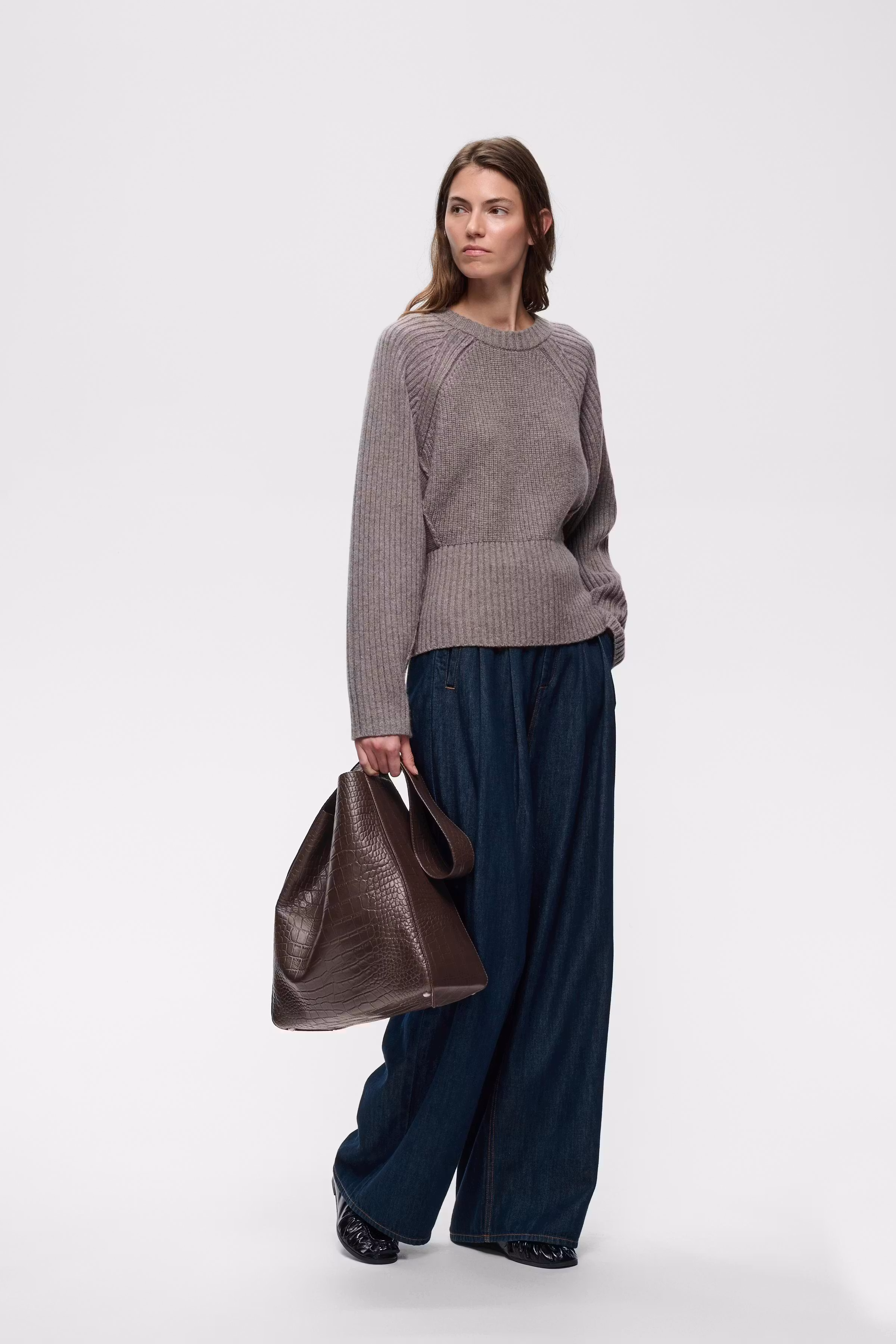 AVIKAIW Bag LOOKBOOK FRONT 30112689-191109
