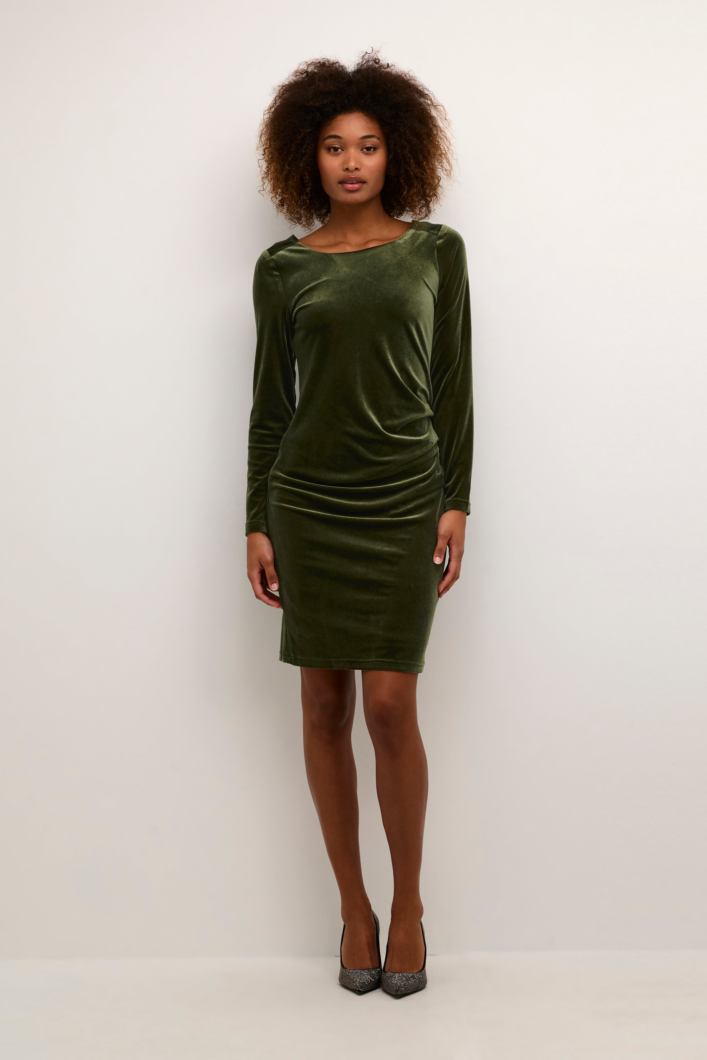 Kelly Velourkjole LOOKBOOK FRONT 10501495-190414