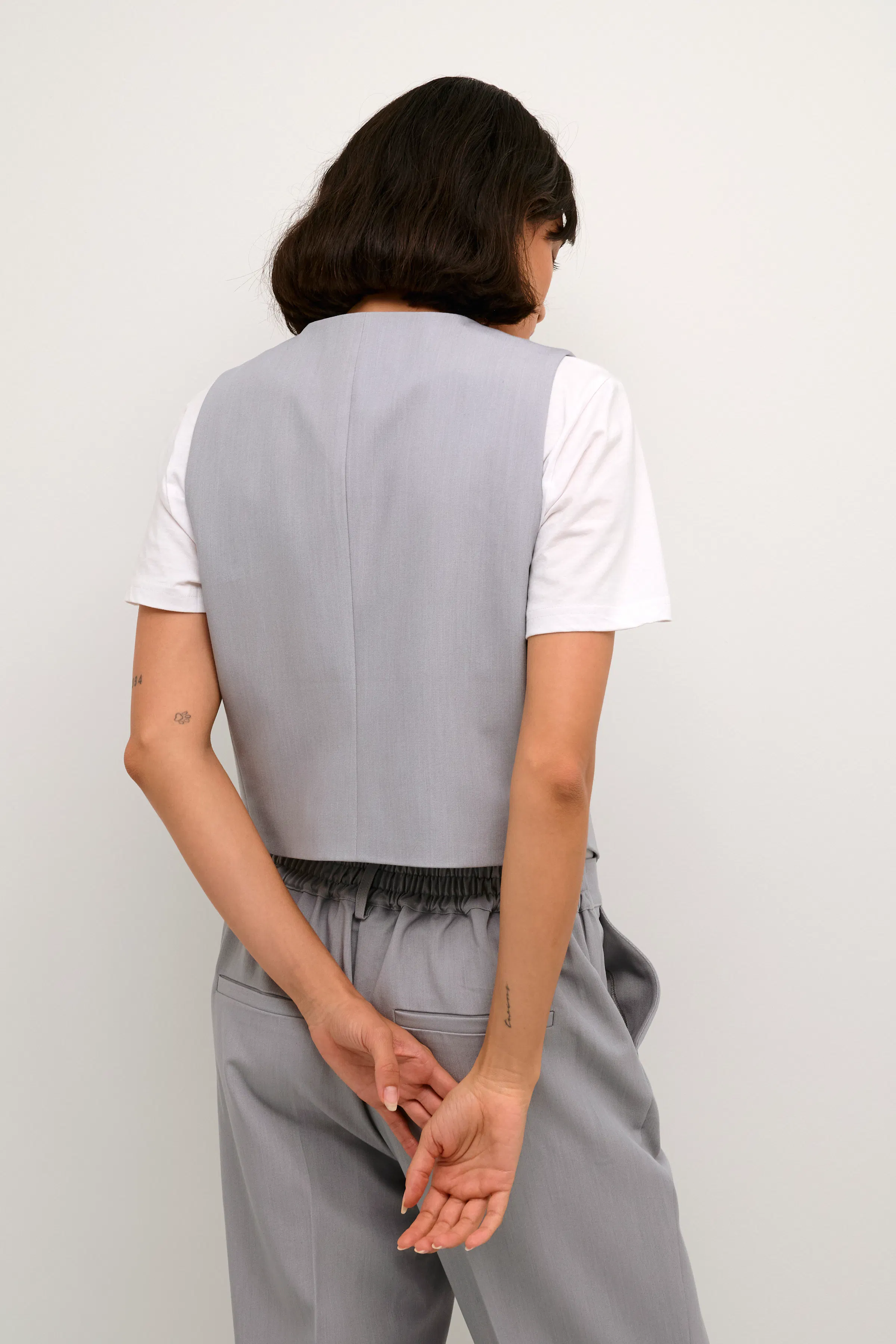 KAsakura Vest LOOKBOOK BACK 10507907-100123