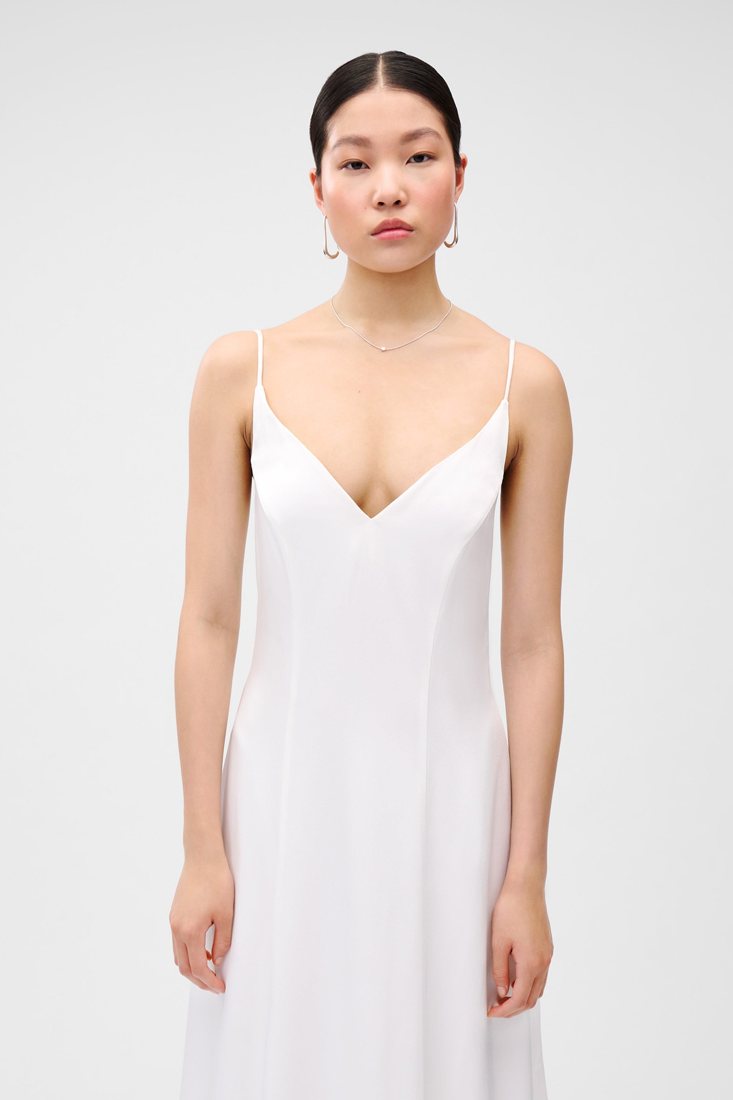 IONOEMY Kjole LOOKBOOK FRONT 30600311-WH010