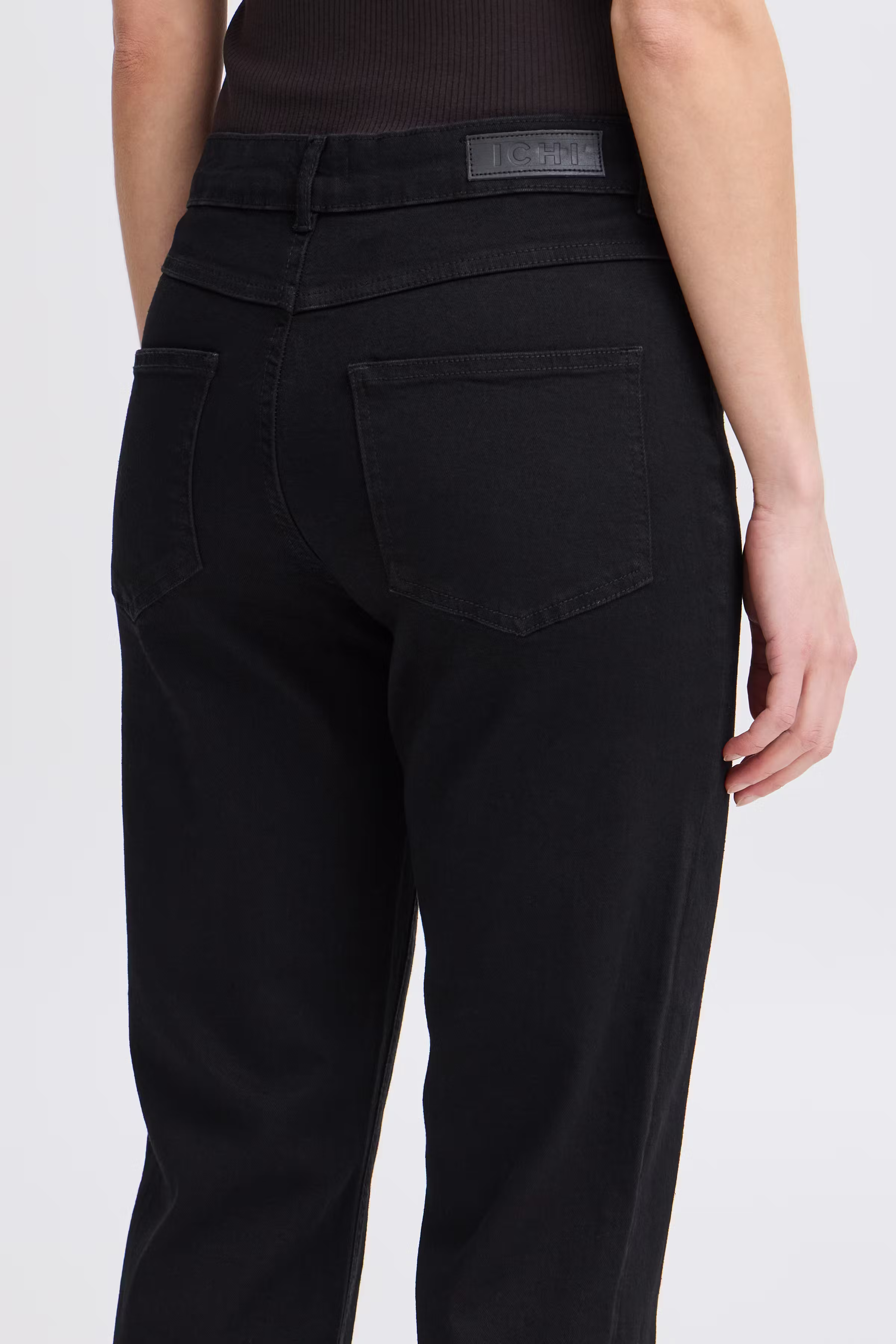 IHTWIGGY RAVEN Jeans LOOKBOOK DETAIL 20110967-194008