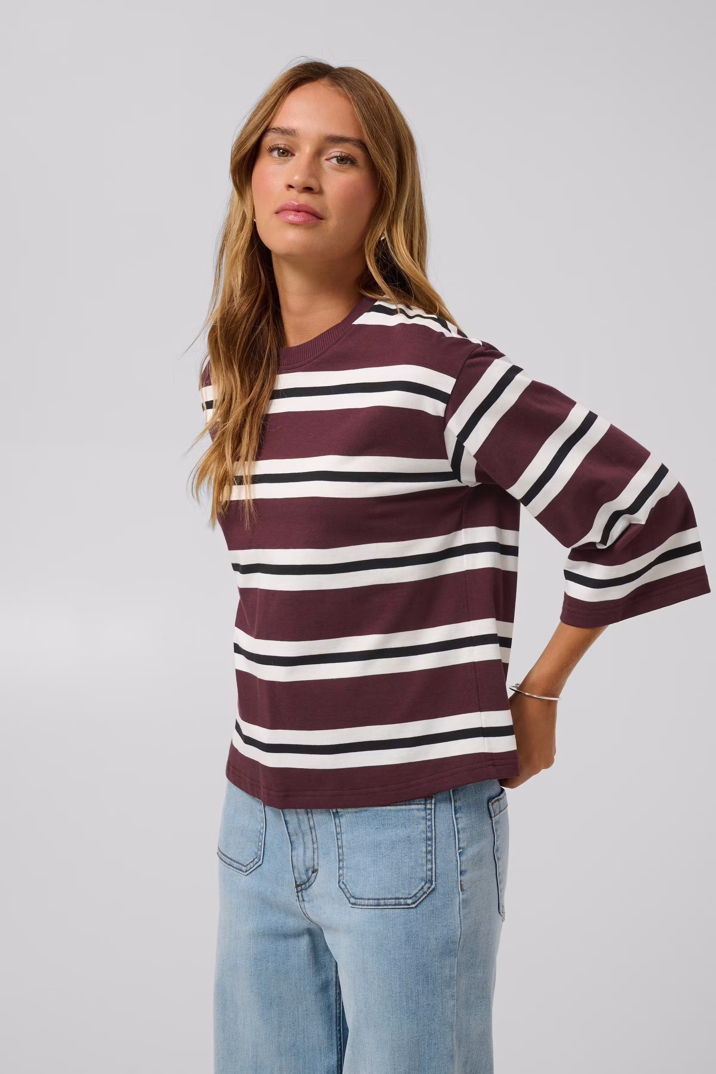KAWINNY T-shirt LOOKBOOK FRONT 10512224-109917