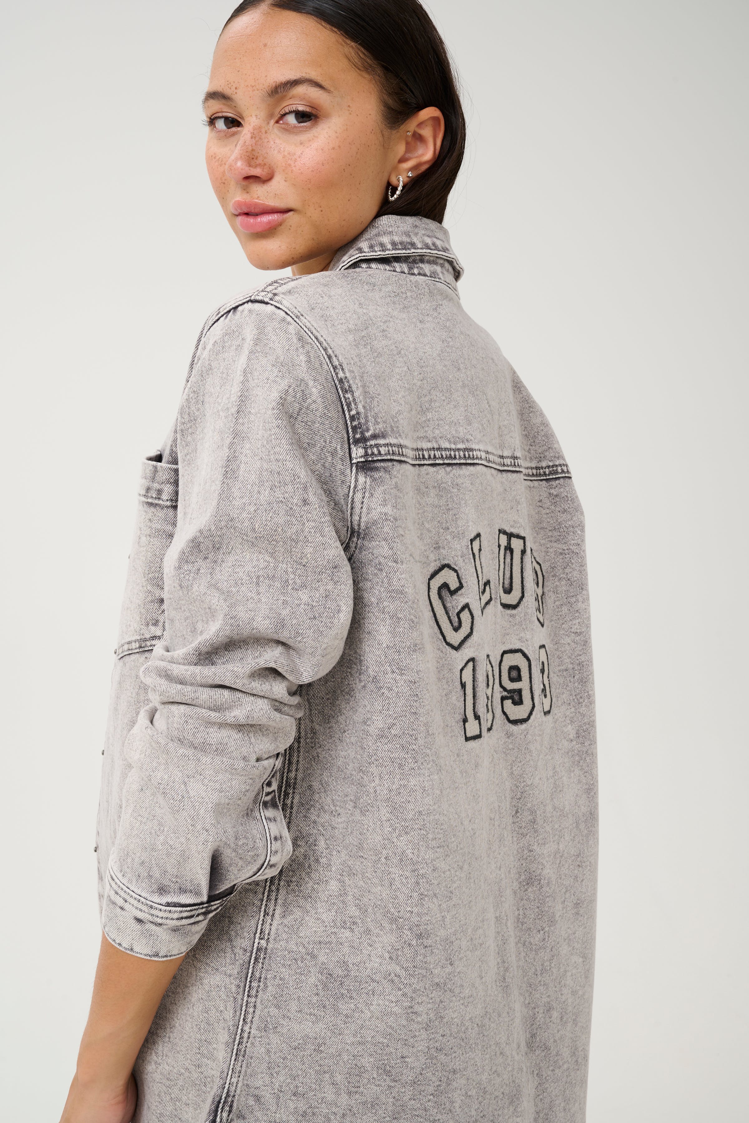 KAamelia Denim Shirt LOOKBOOK DETAIL 10509655-107107