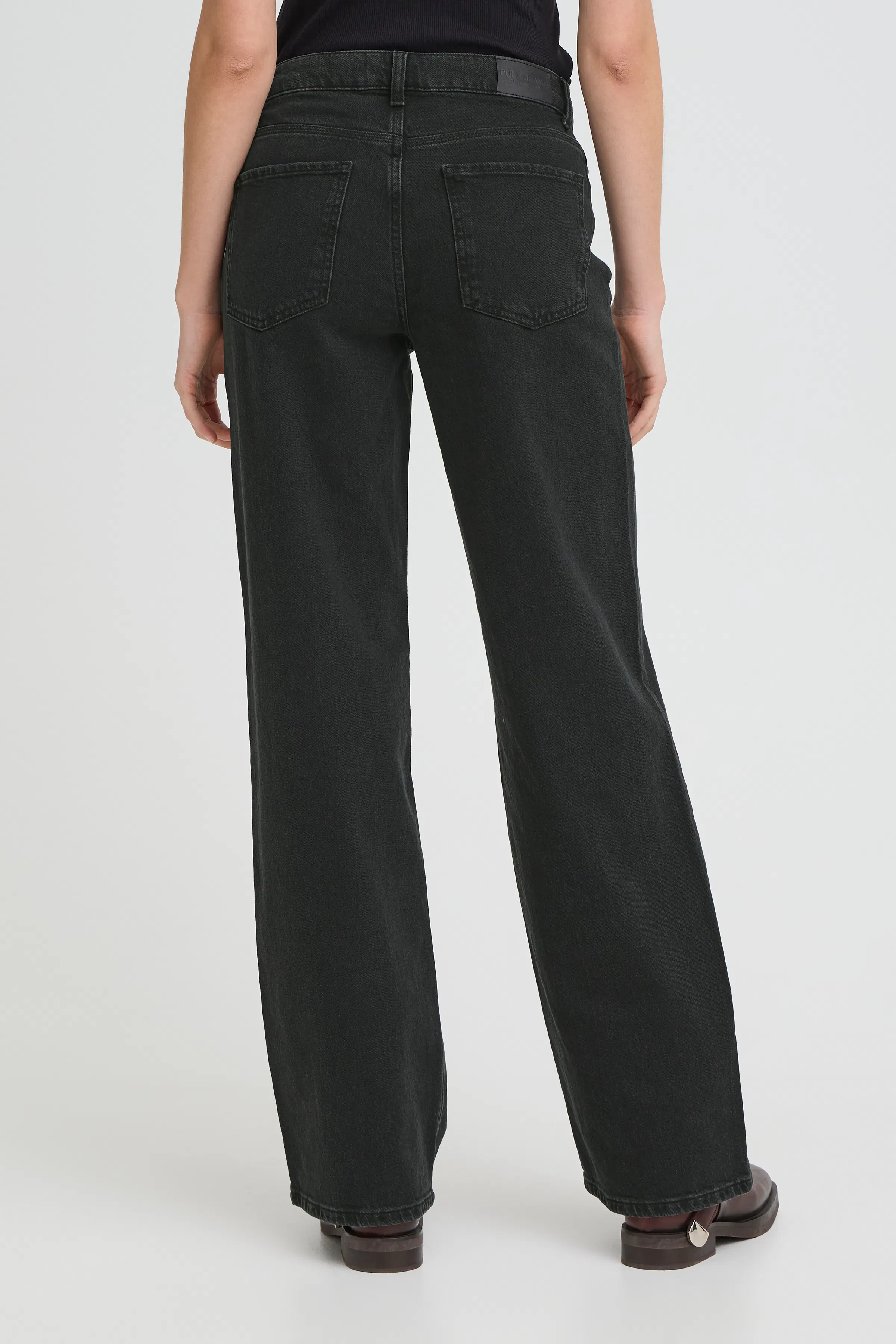 PZVEGA UHW JEANS WIDE LEG LOOKBOOK BACK 50207173-200004