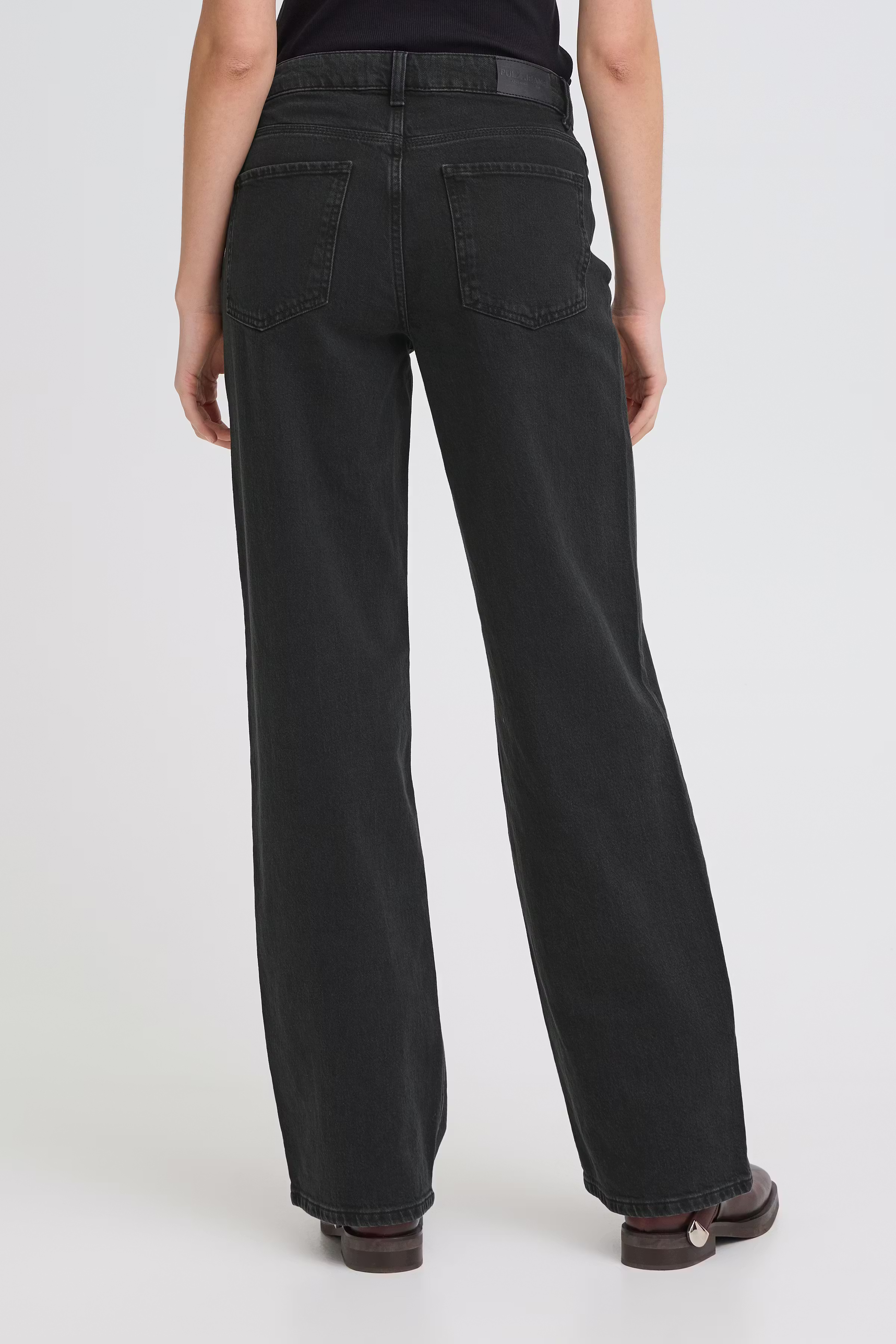 PZVEGA UHW JEANS WIDE LEG LOOKBOOK BACK 50207173-200004