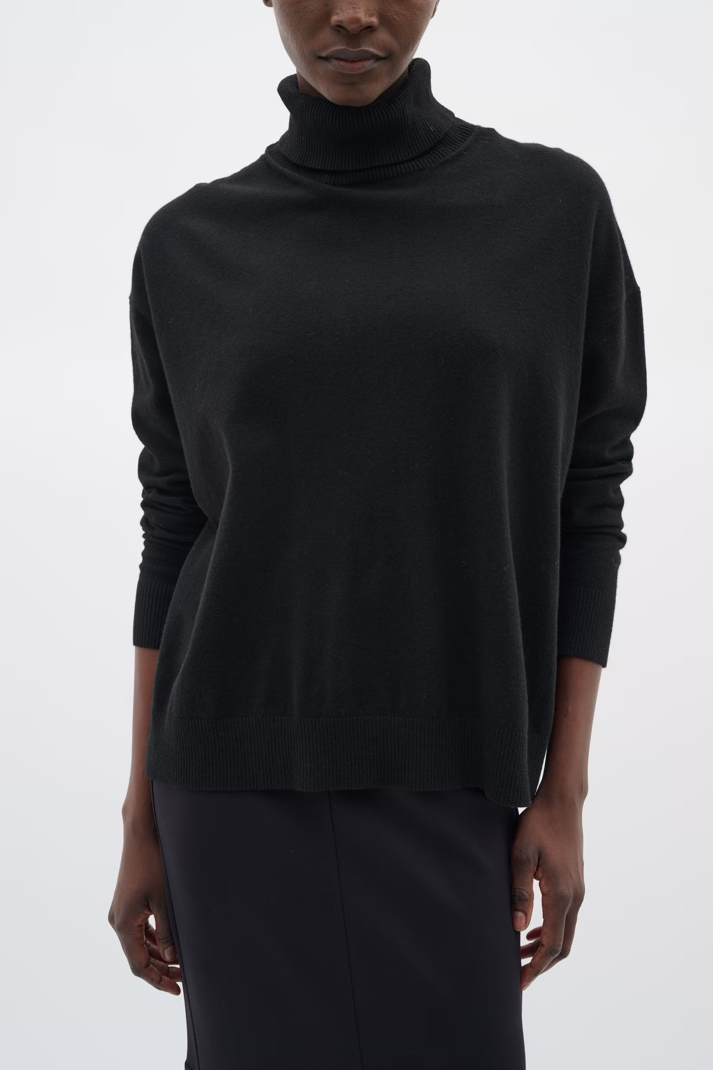 GleaIW Kellsie Turtleneck Pullover LOOKBOOK FRONT 30110934-194008