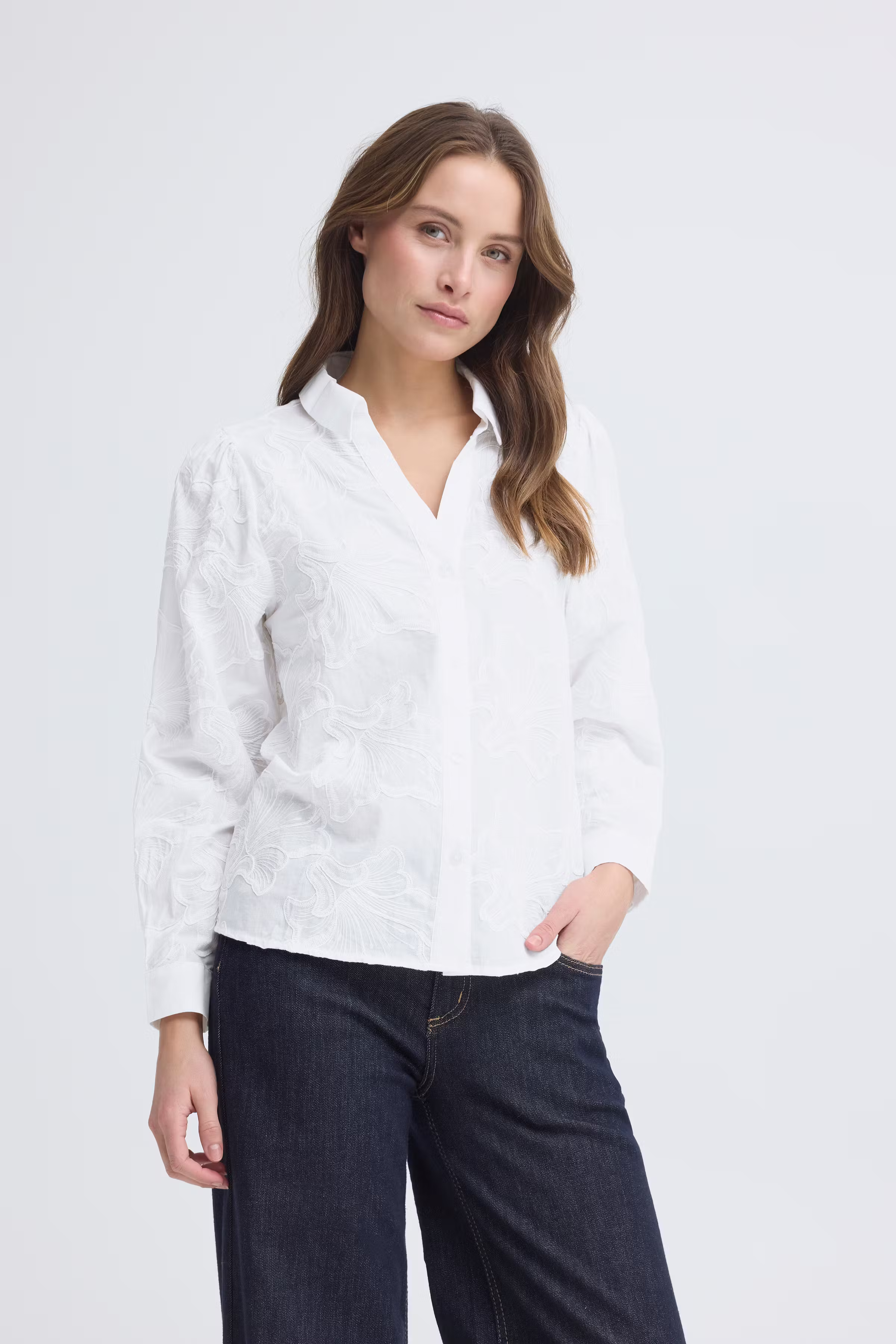 SBTHEA Bluse LOOKBOOK FRONT 22101162-110105