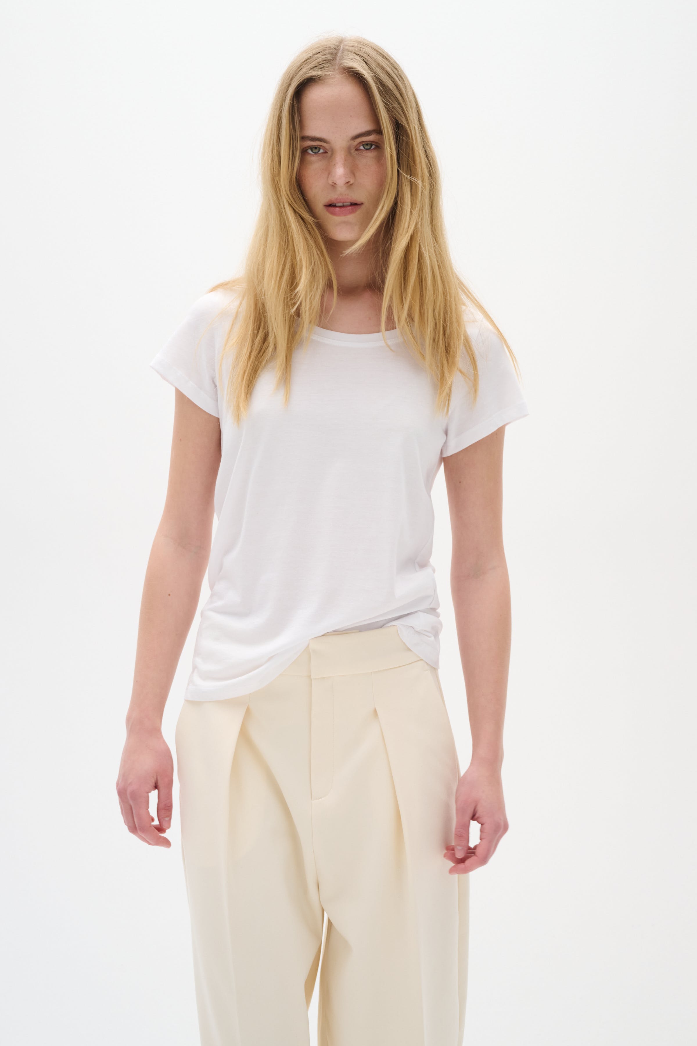 RenaIW T-shirt LOOKBOOK FRONT 30100782-10090