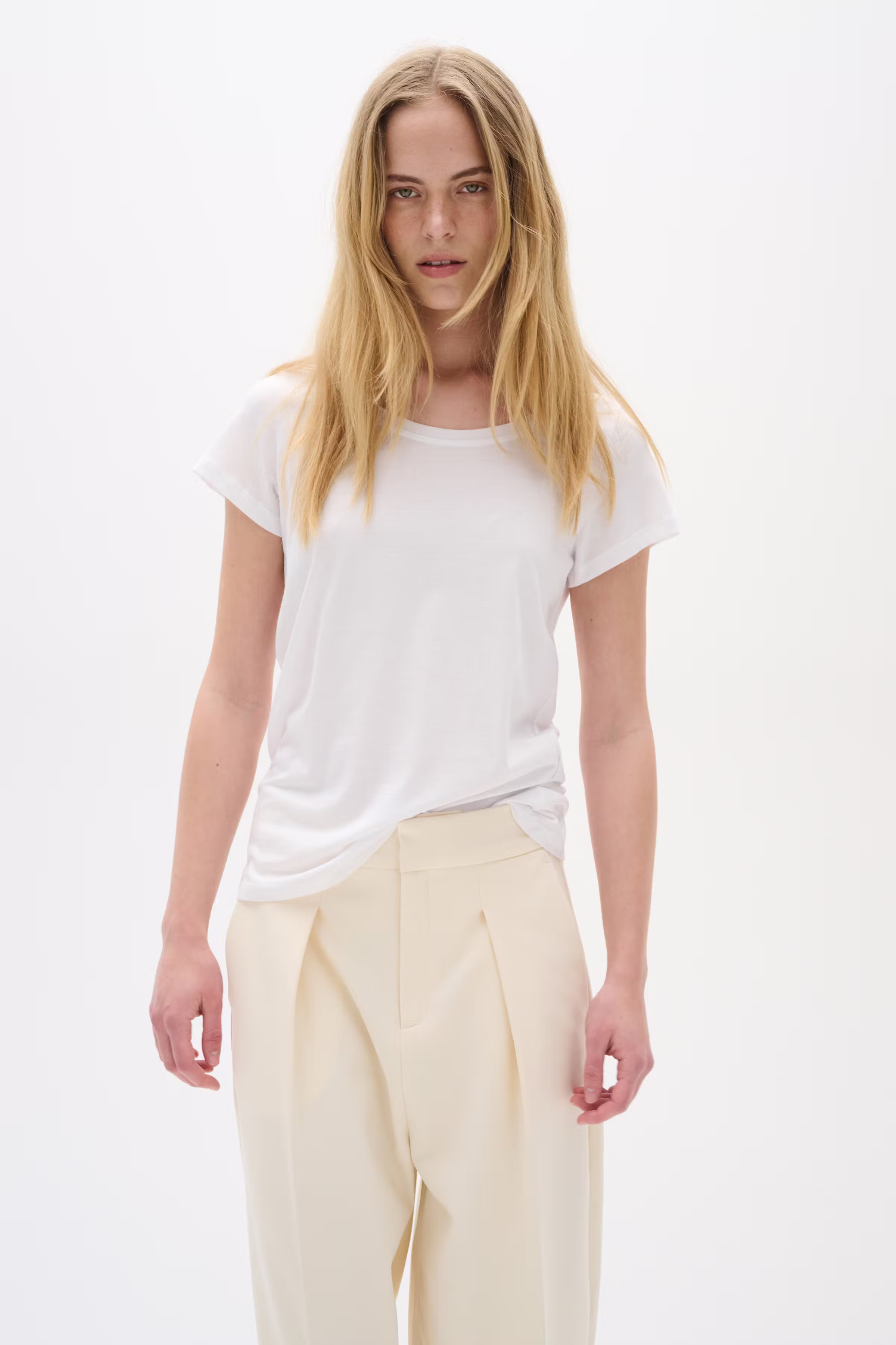 RenaIW T-shirt LOOKBOOK FRONT 30100782-10090