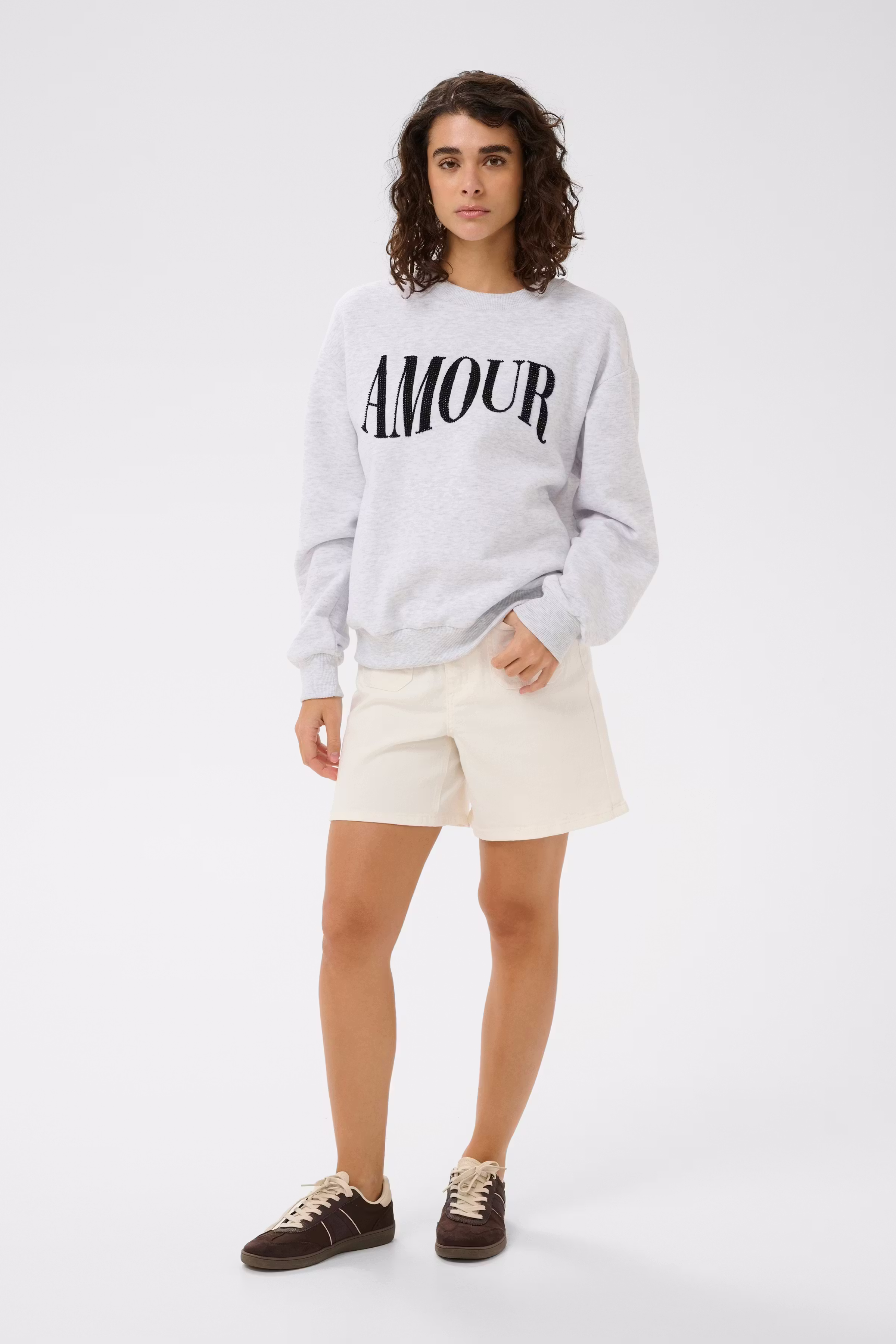 KAmelody Sweatshirt LOOKBOOK FRONT 10511456-100126