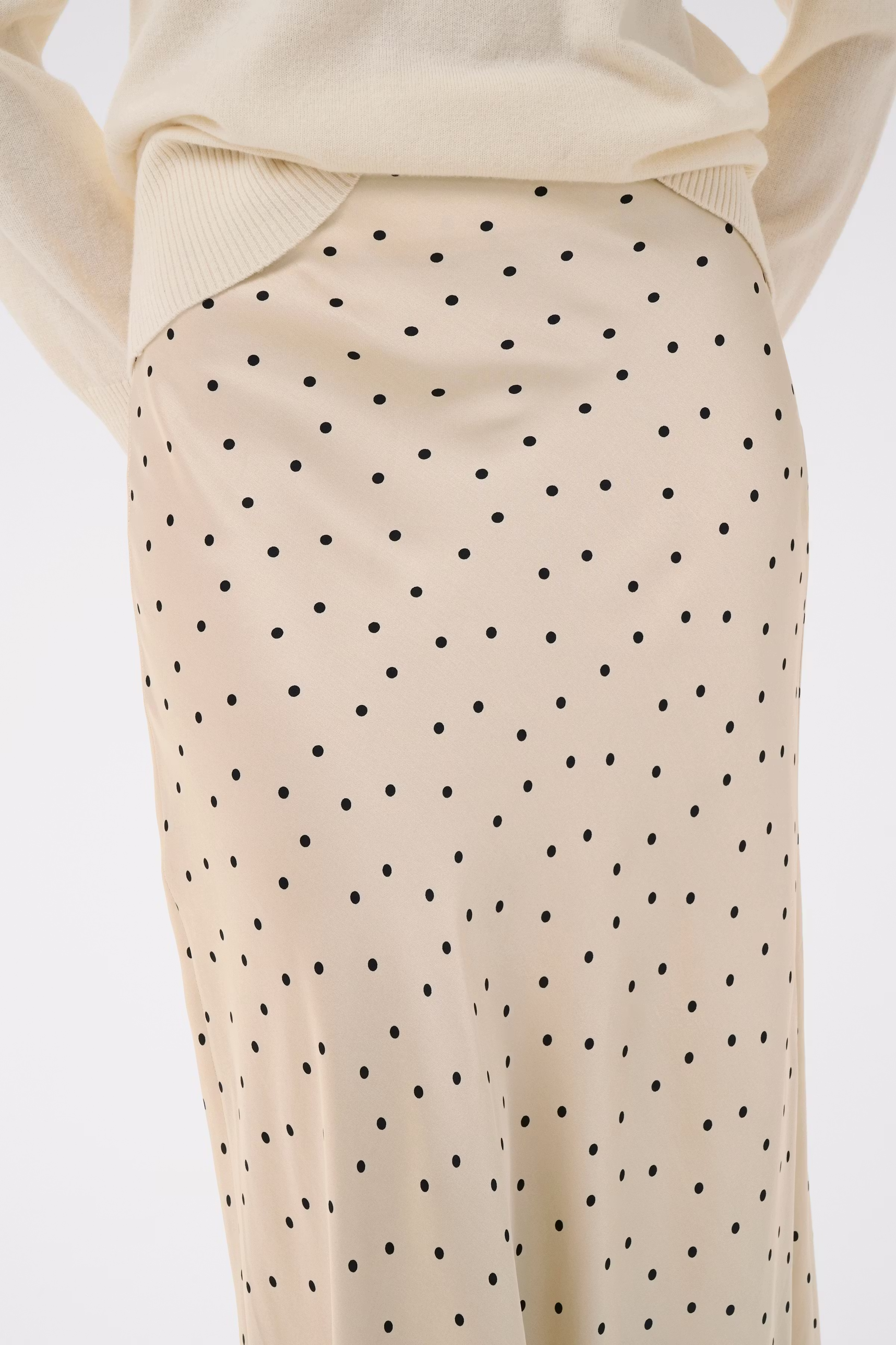 SLClero Skirt LOOKBOOK DETAIL 30409465-305265