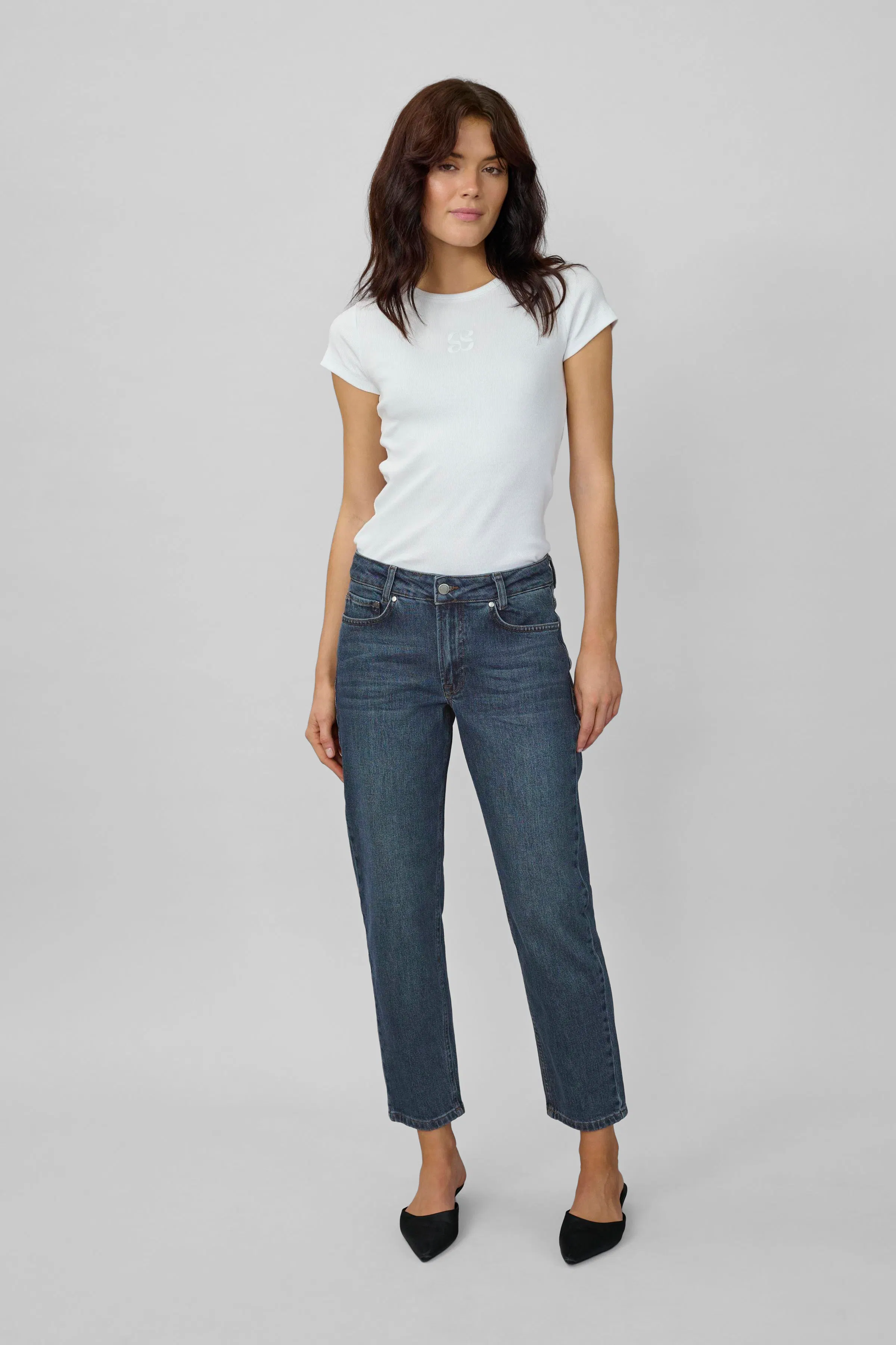 04 THE MOMMY HIGH TAPERED JEANS LOOKBOOK FRONT 10704537-100062