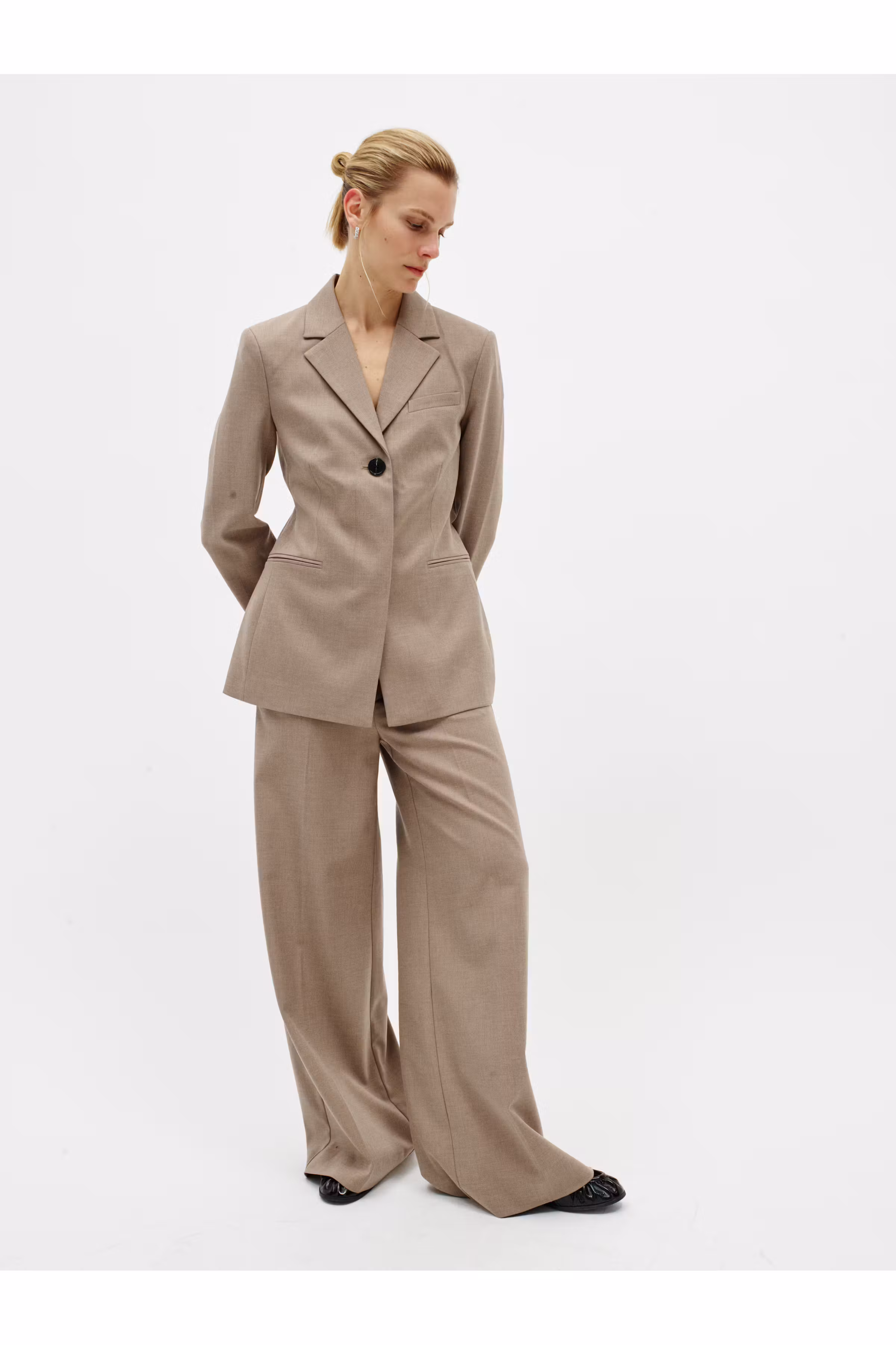 CAPRIEIW Blazer LOCATION NONE 30113089-1715061