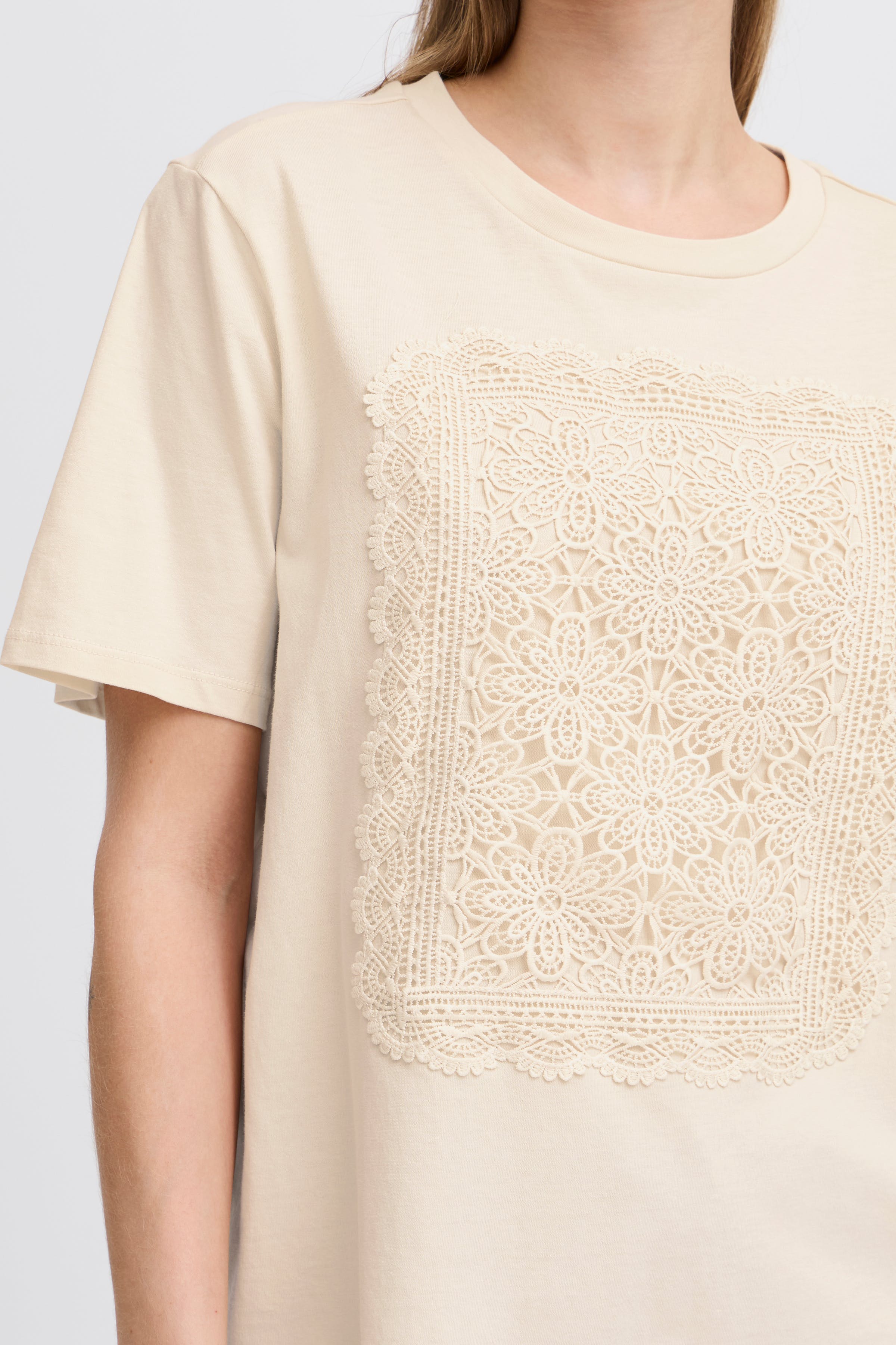 IHNAYOLA T-shirt LOOKBOOK DETAIL 20122788-124301