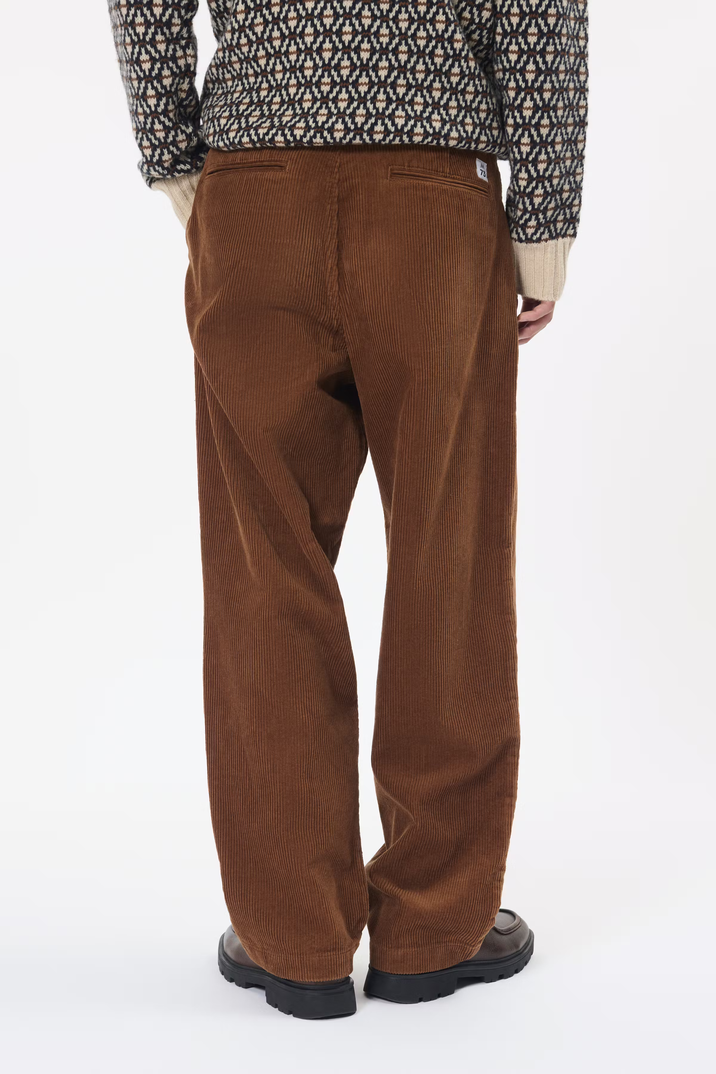 MAchino Bukser LOOKBOOK BACK 30208794-181028