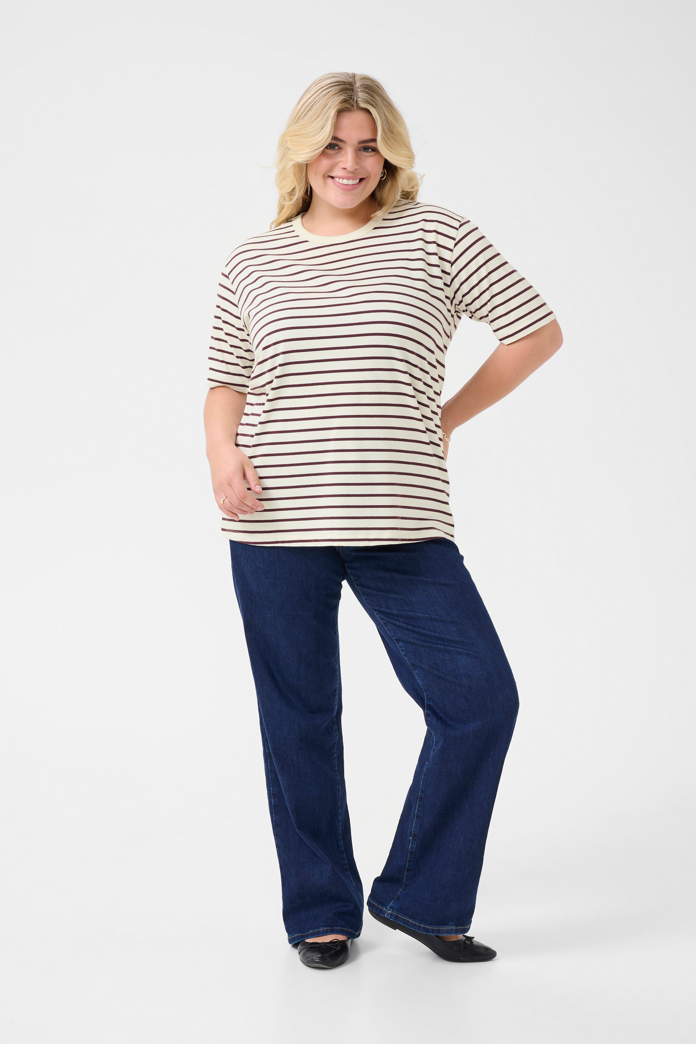 KCWinni T-shirt LOOKBOOK FRONT 10582376-108011